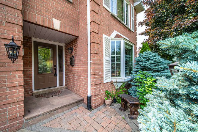 936 Mount Allan Ave