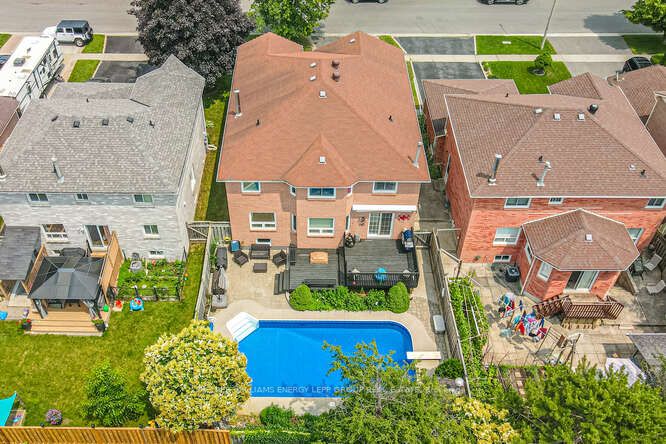 936 Mount Allan Ave