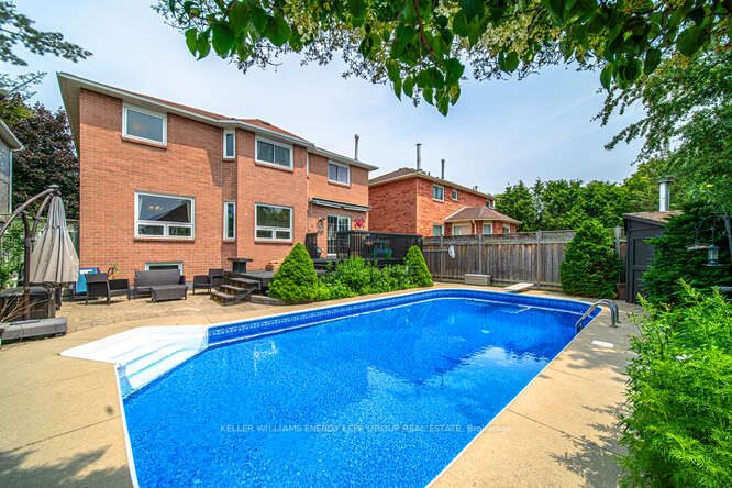936 Mount Allan Ave