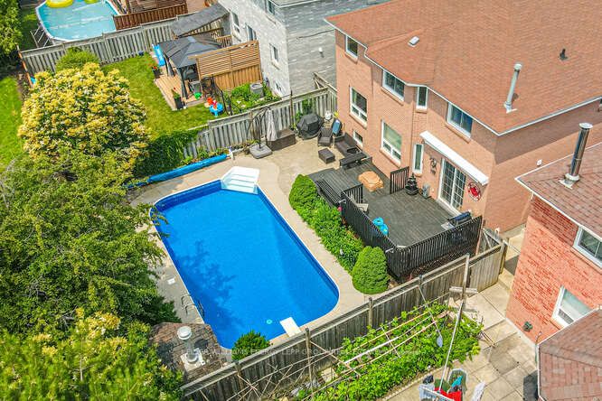 936 Mount Allan Ave