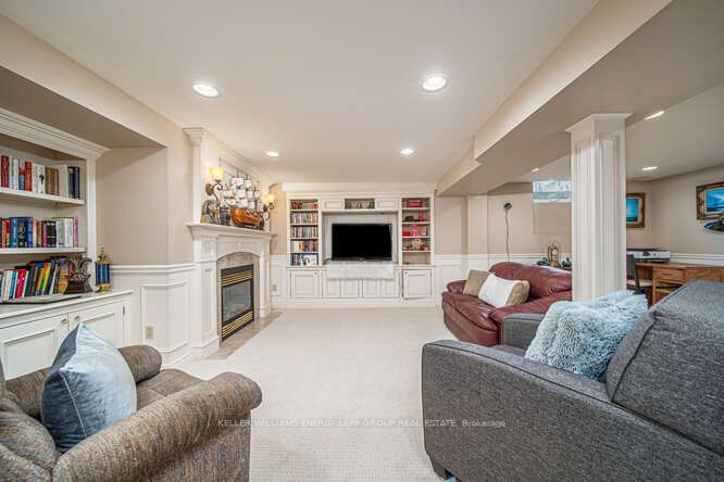 936 Mount Allan Ave