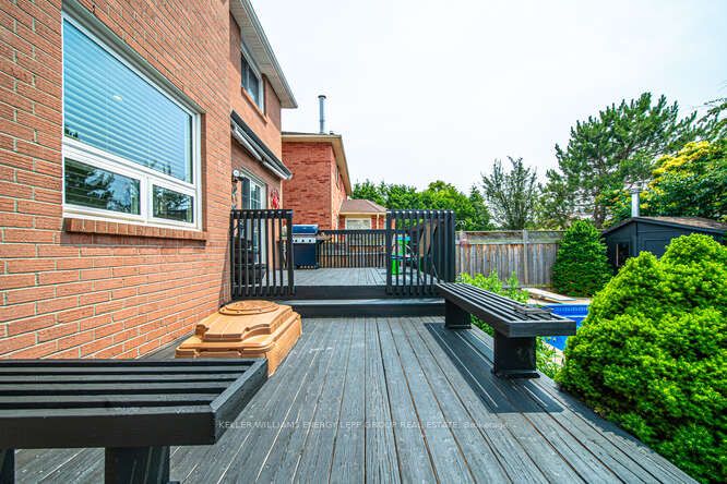 936 Mount Allan Ave