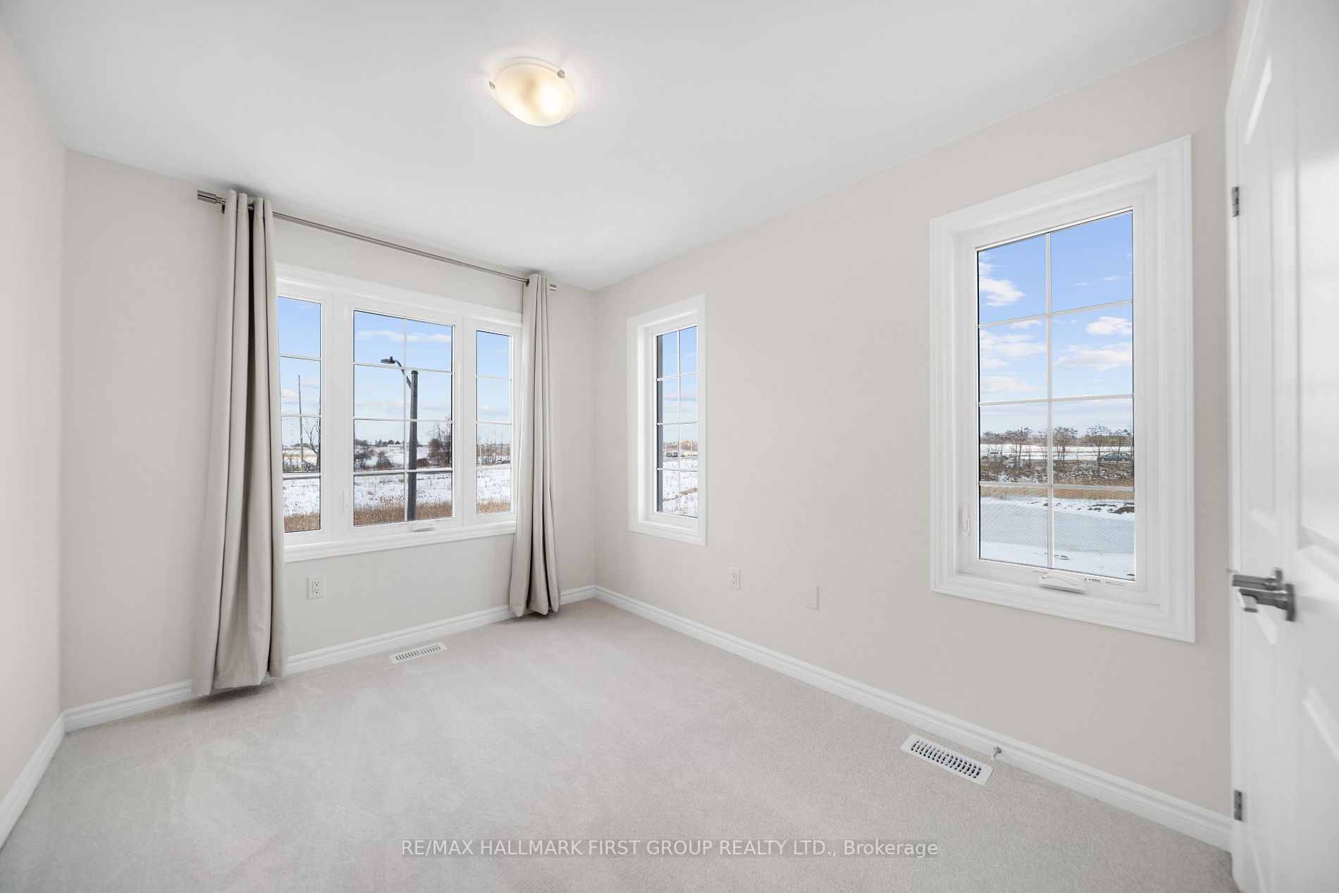 24 Floodgate Rd