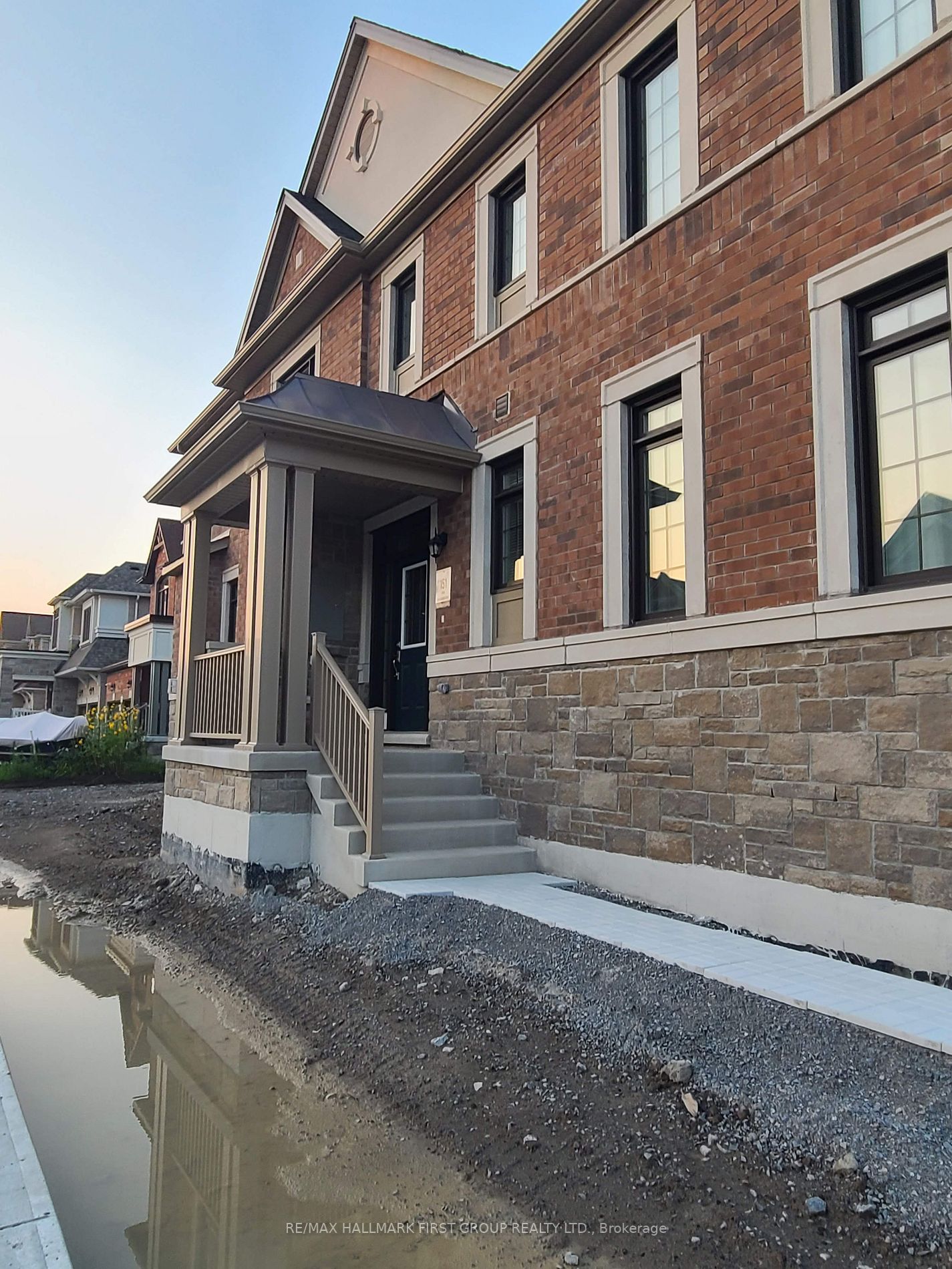 24 Floodgate Rd