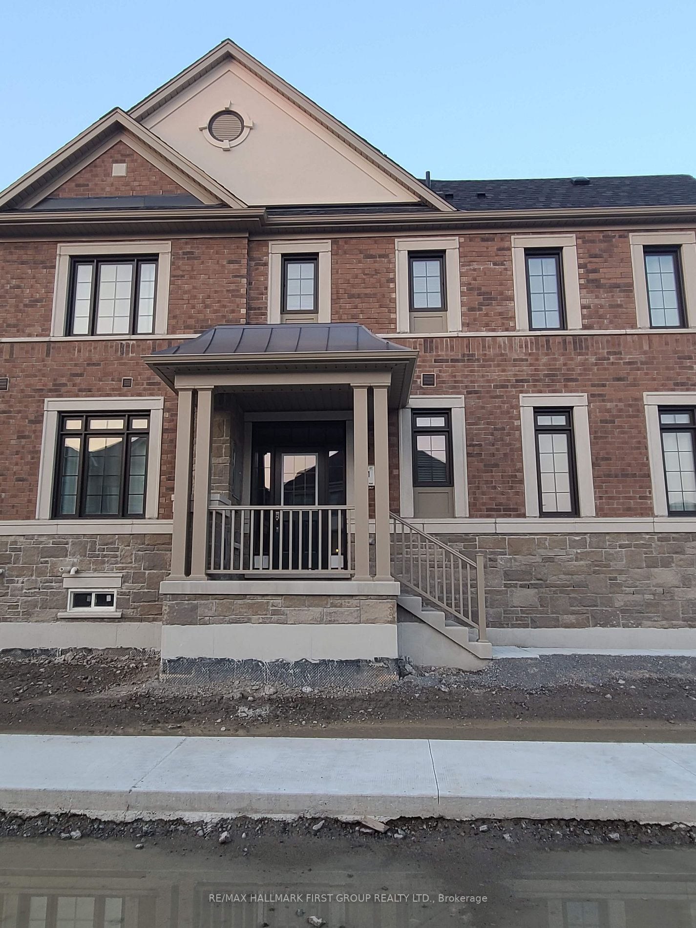 24 Floodgate Rd