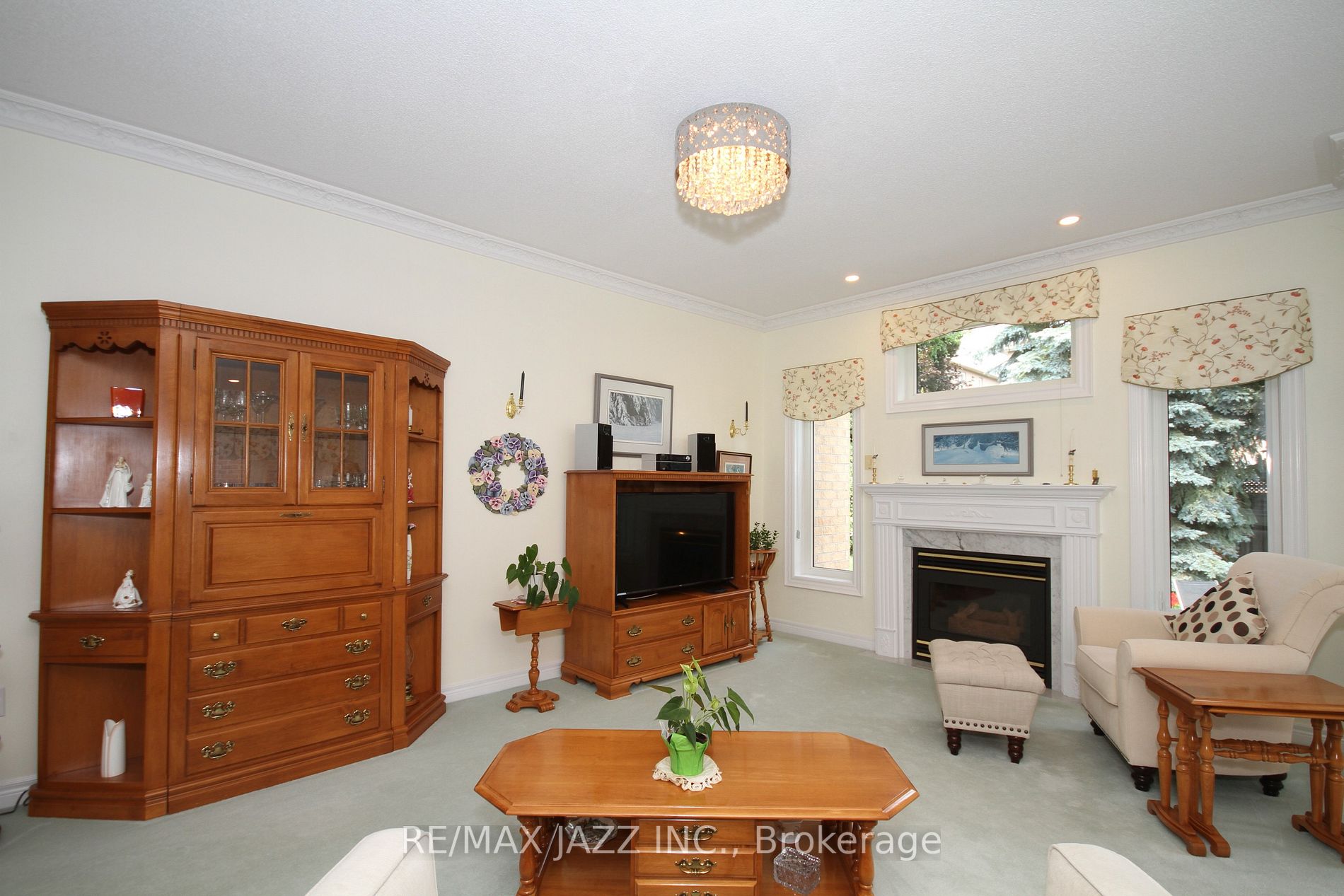 121 Whitburn St
