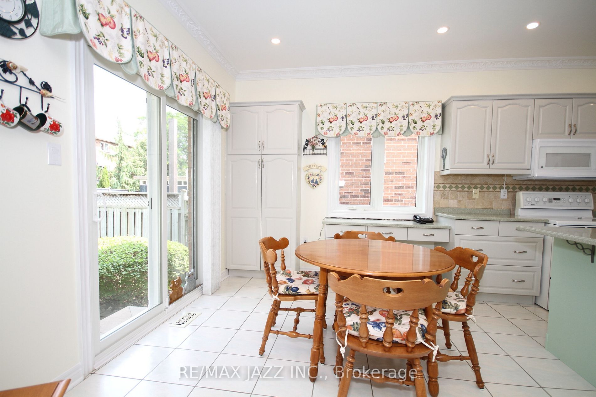 121 Whitburn St