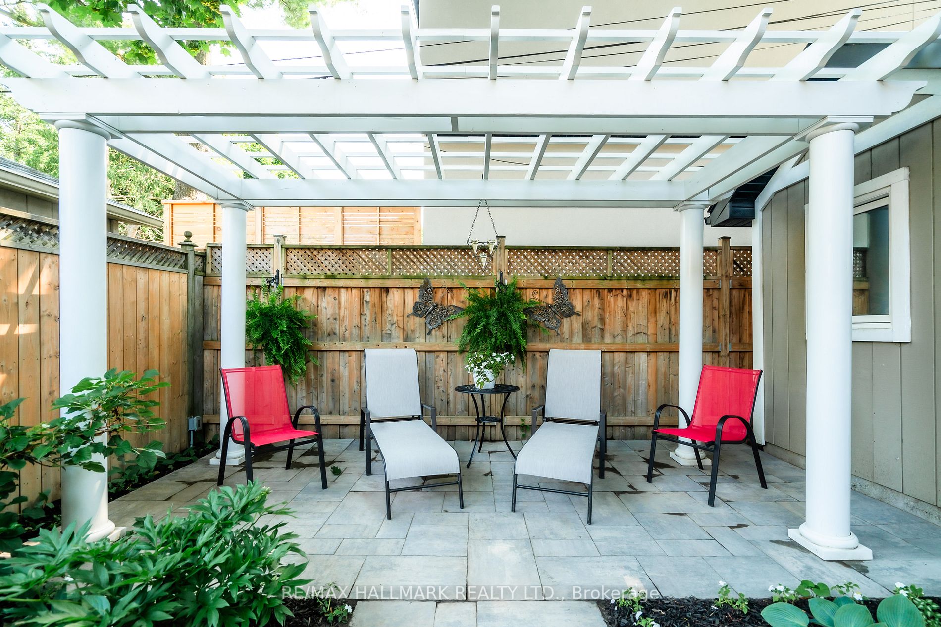 31 Red Deer Ave