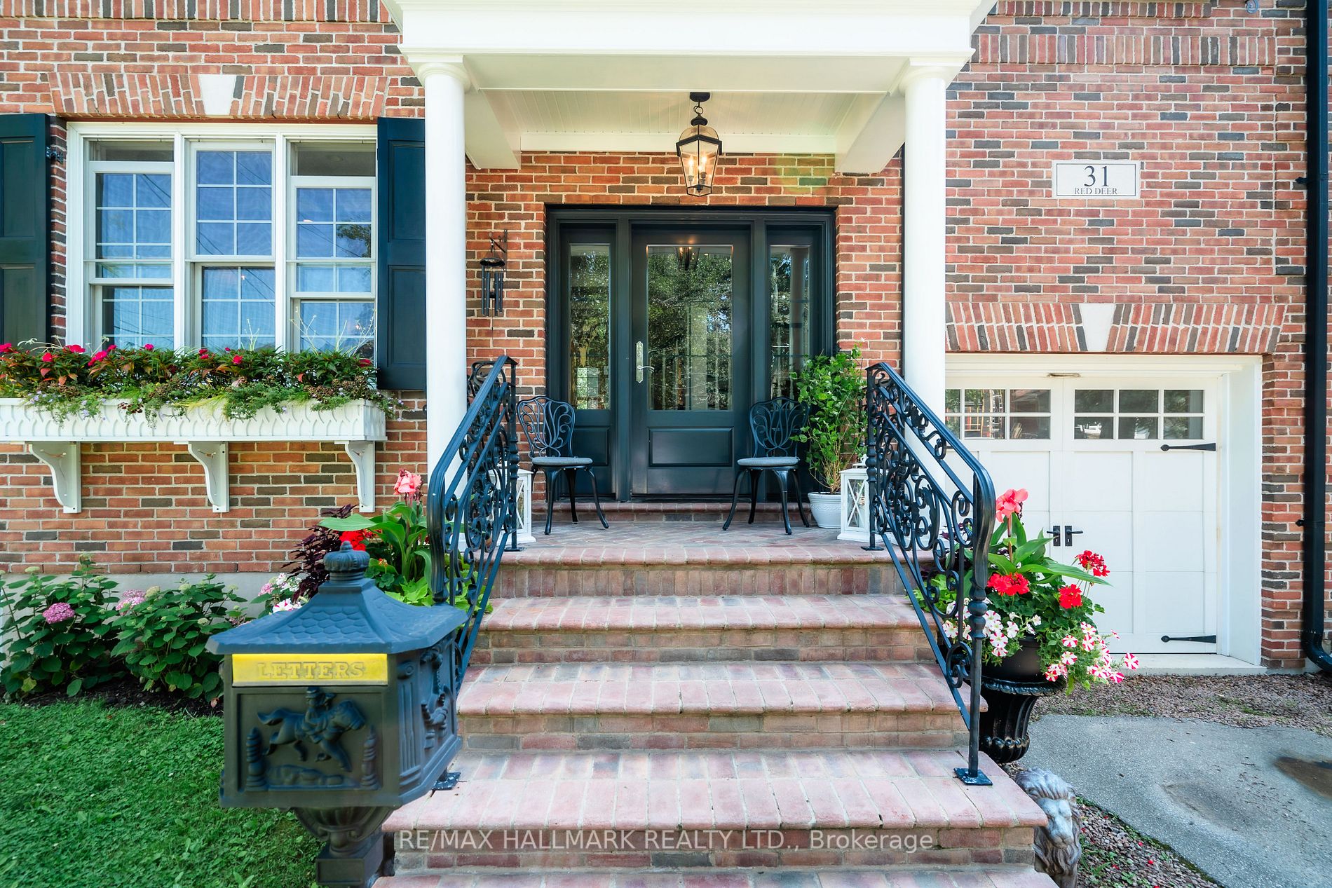 31 Red Deer Ave