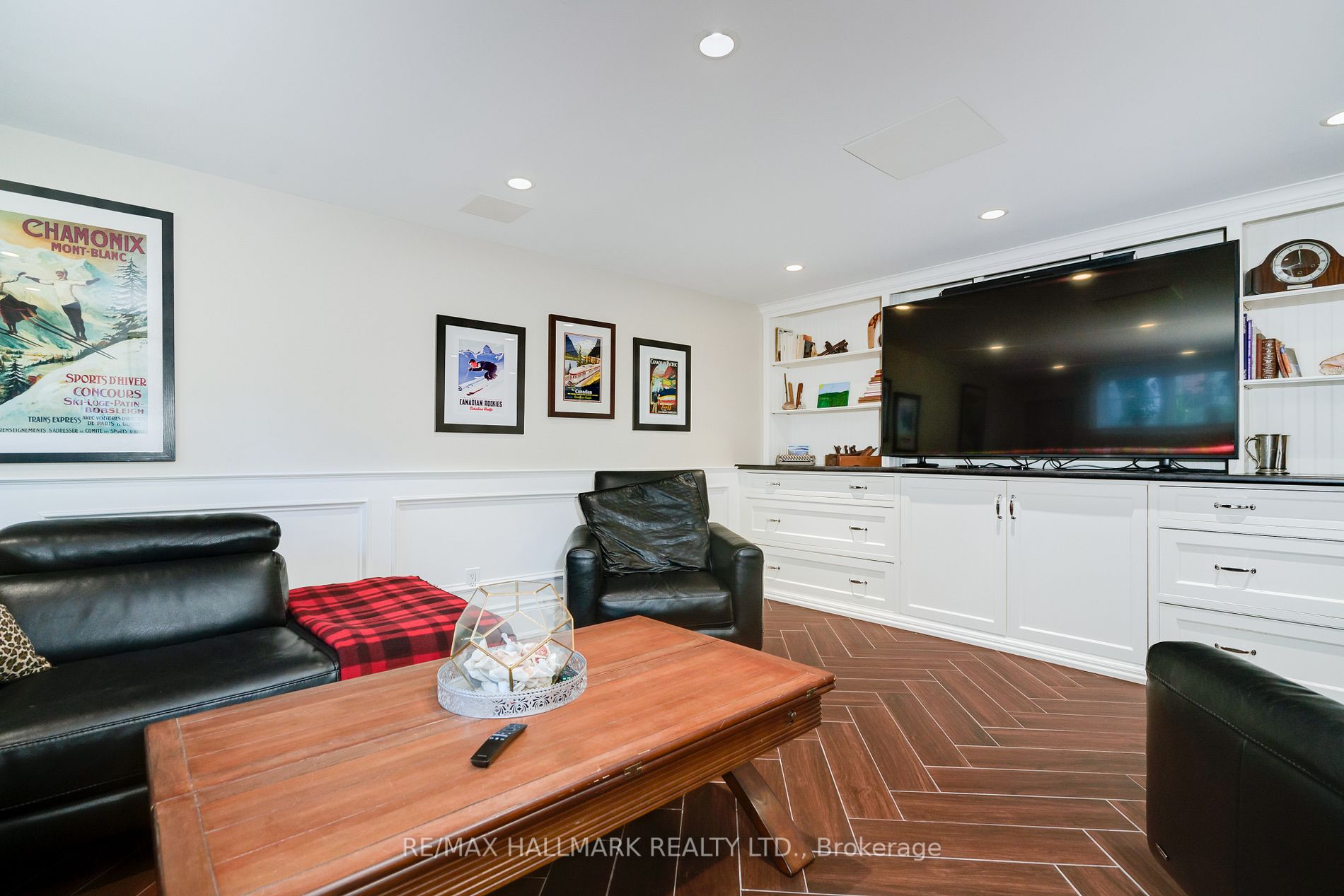 31 Red Deer Ave