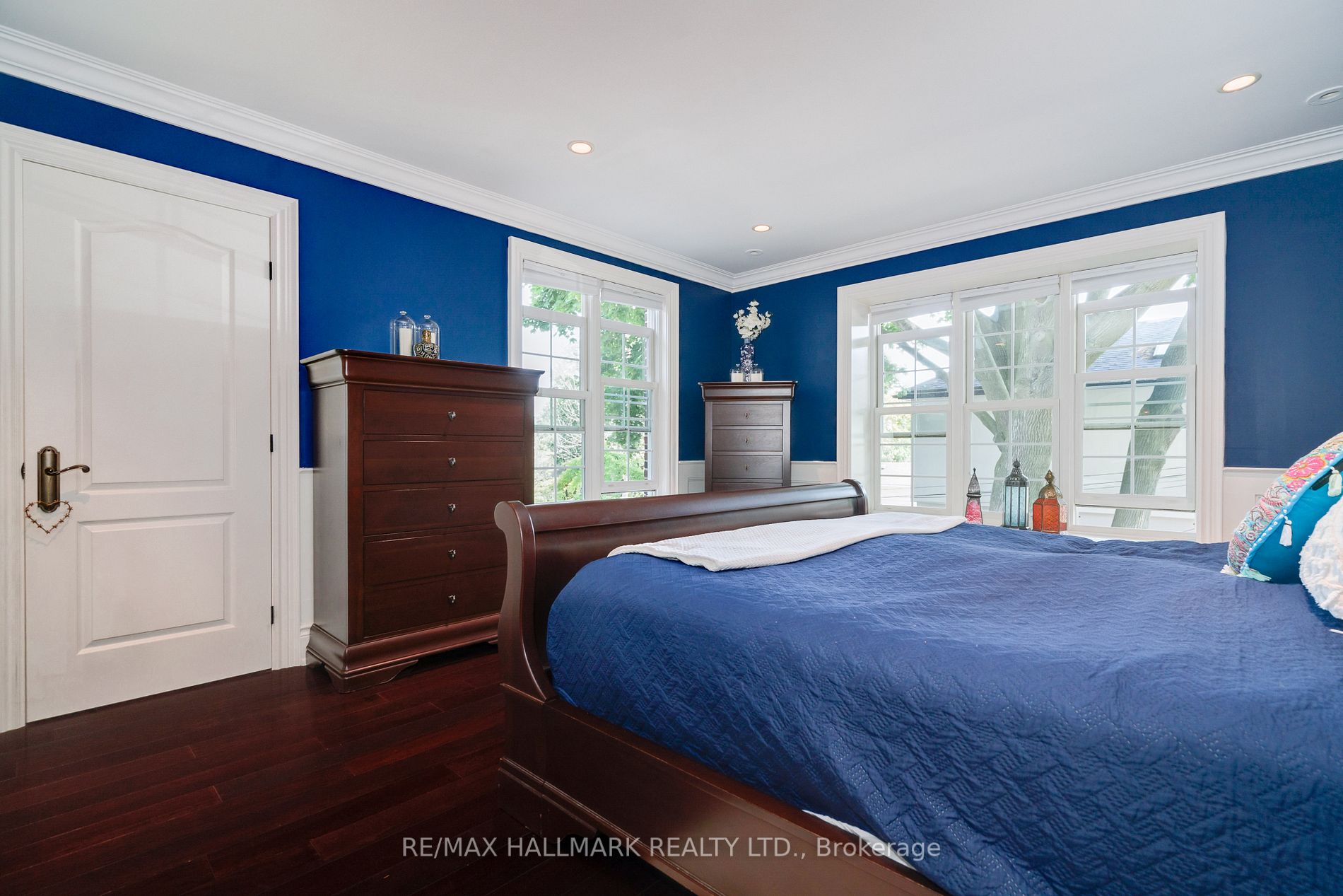 31 Red Deer Ave