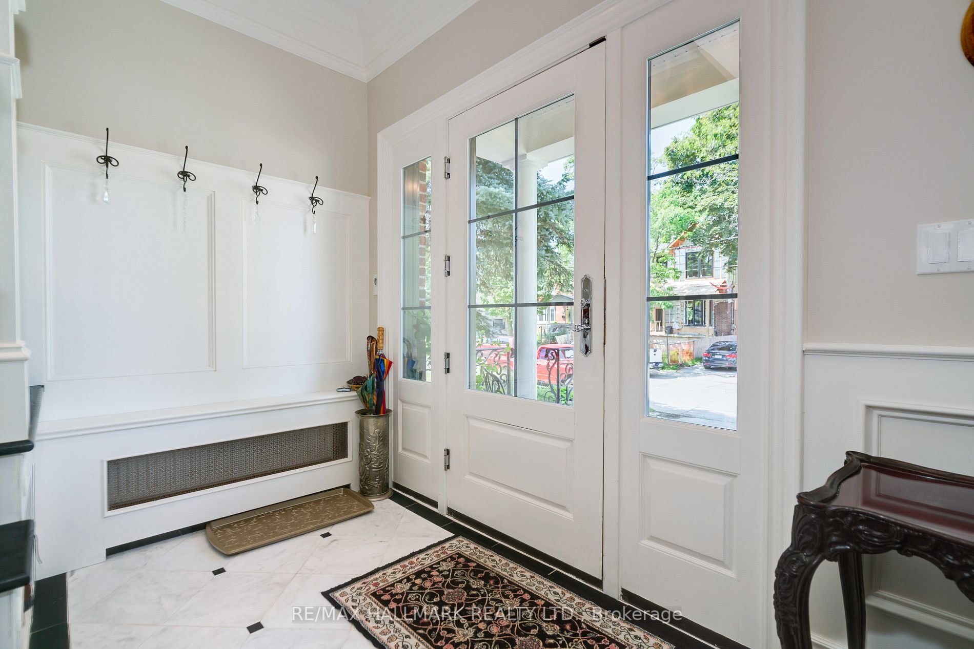 31 Red Deer Ave