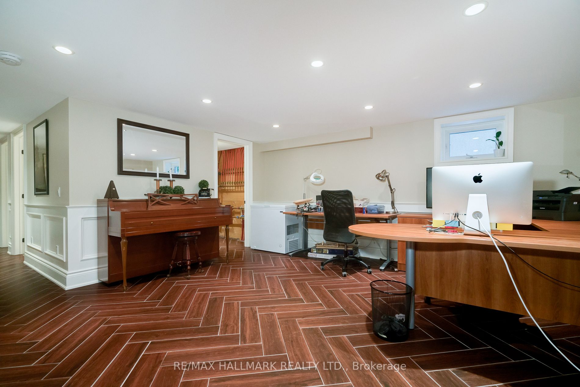 31 Red Deer Ave