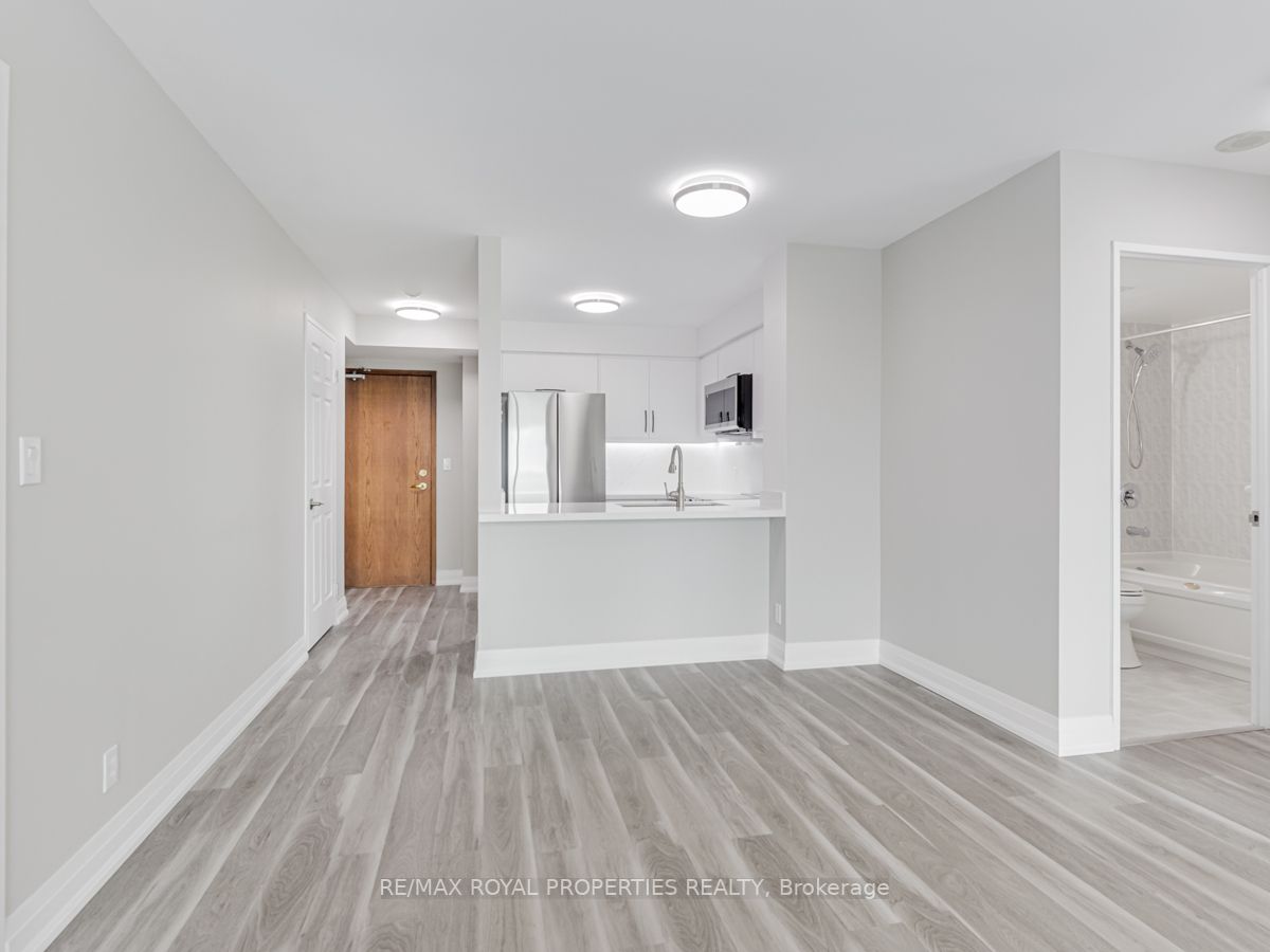 1 Lee Centre Dr, #2106