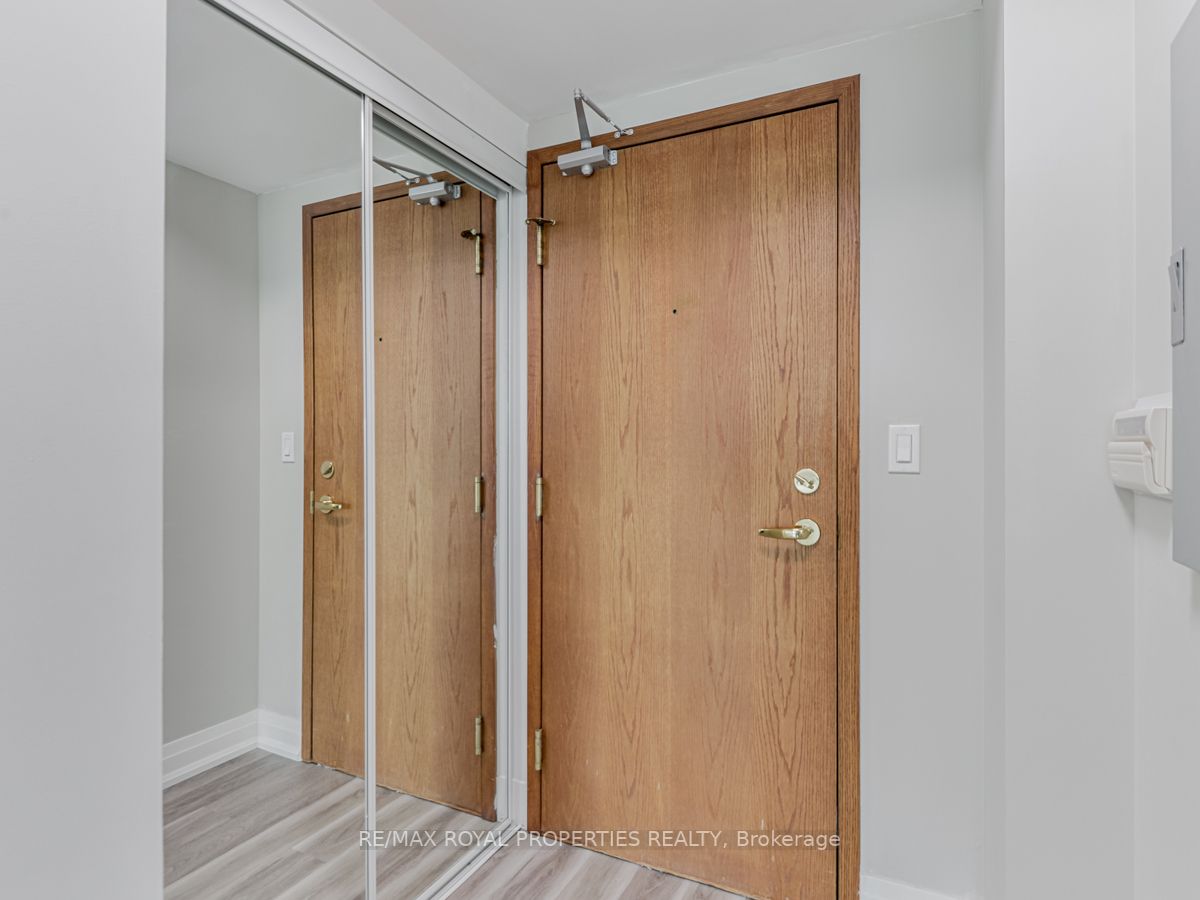 1 Lee Centre Dr, #2106