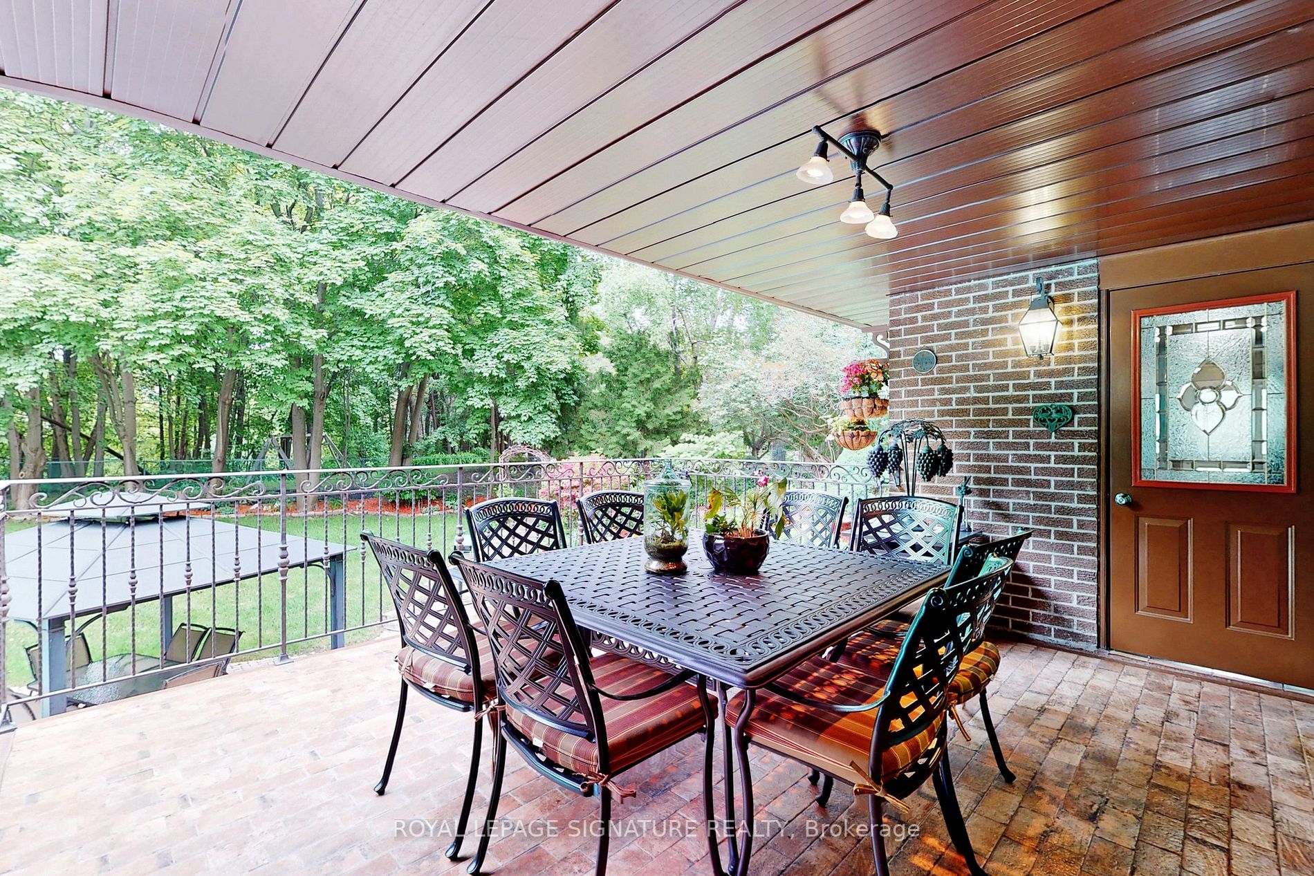 10 Silversand Pl