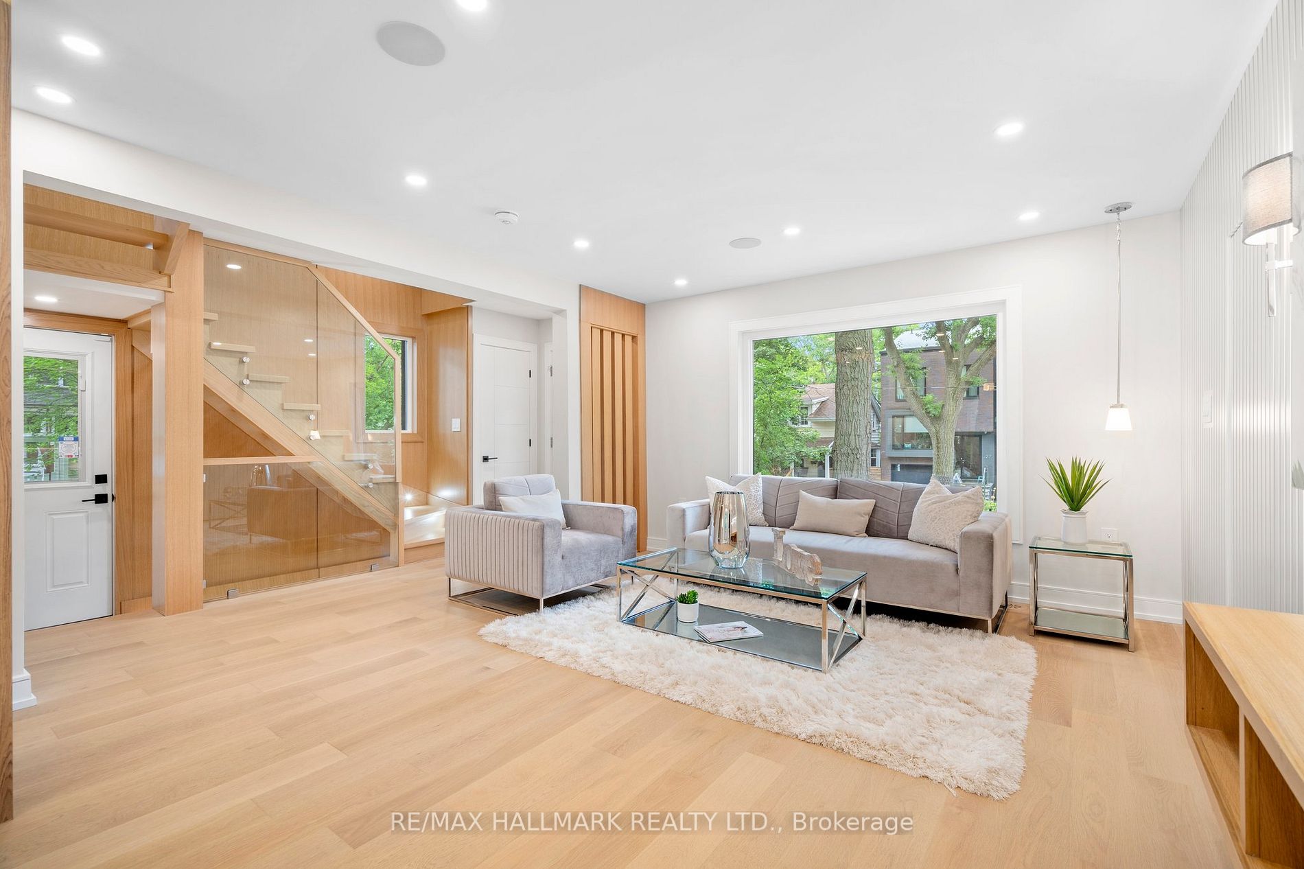 28 Pine Avenue