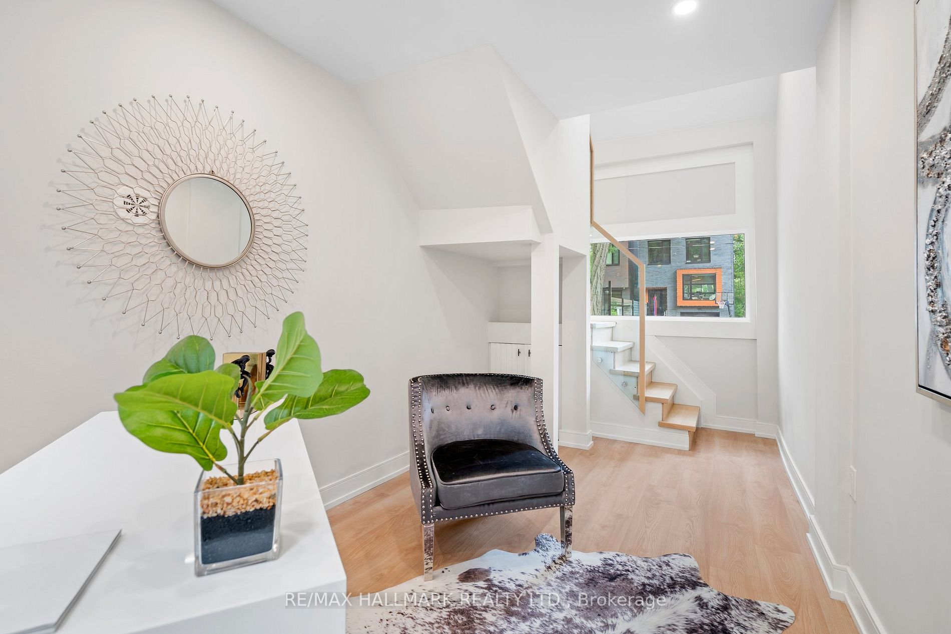 28 Pine Avenue