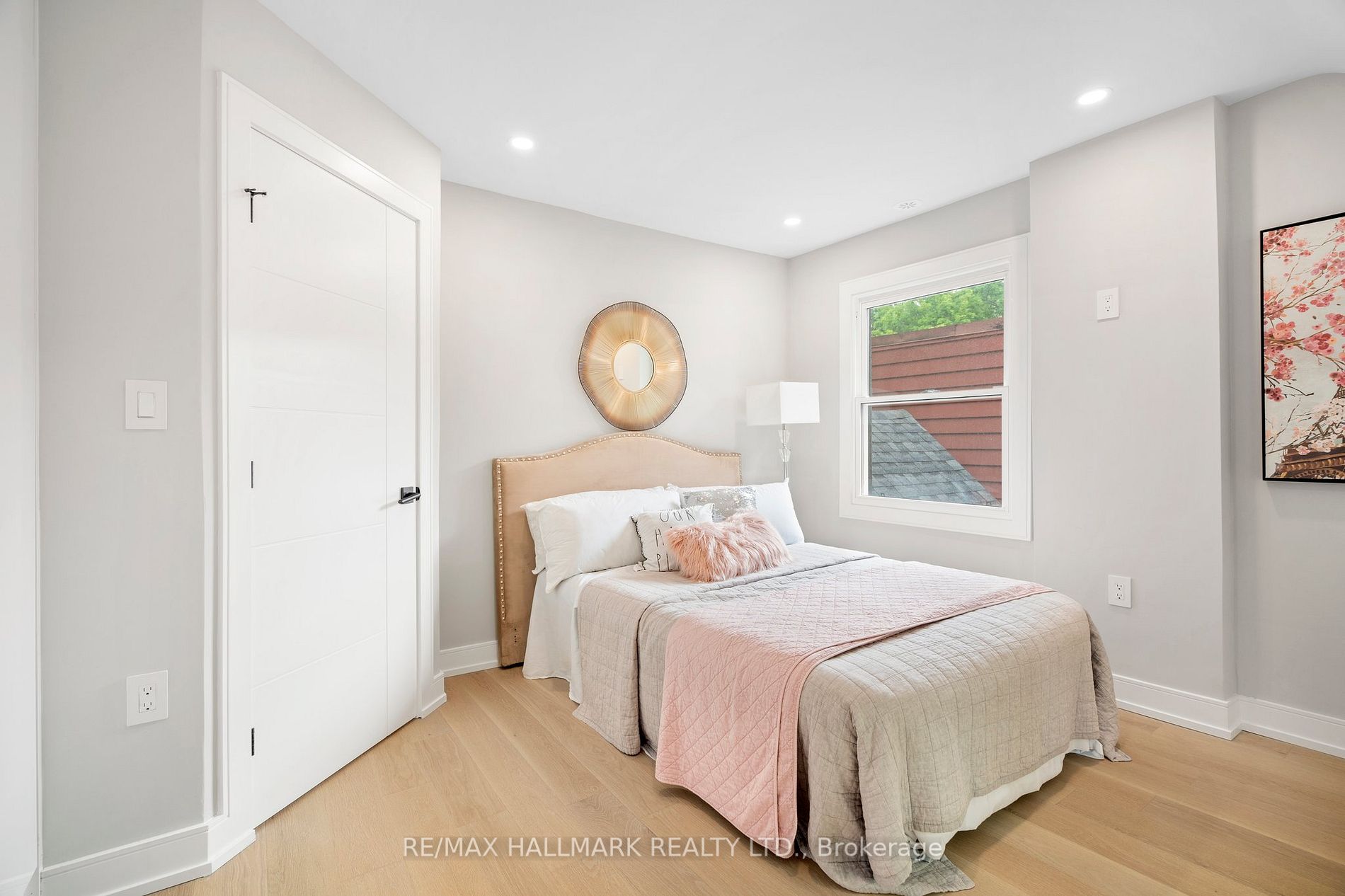 28 Pine Avenue