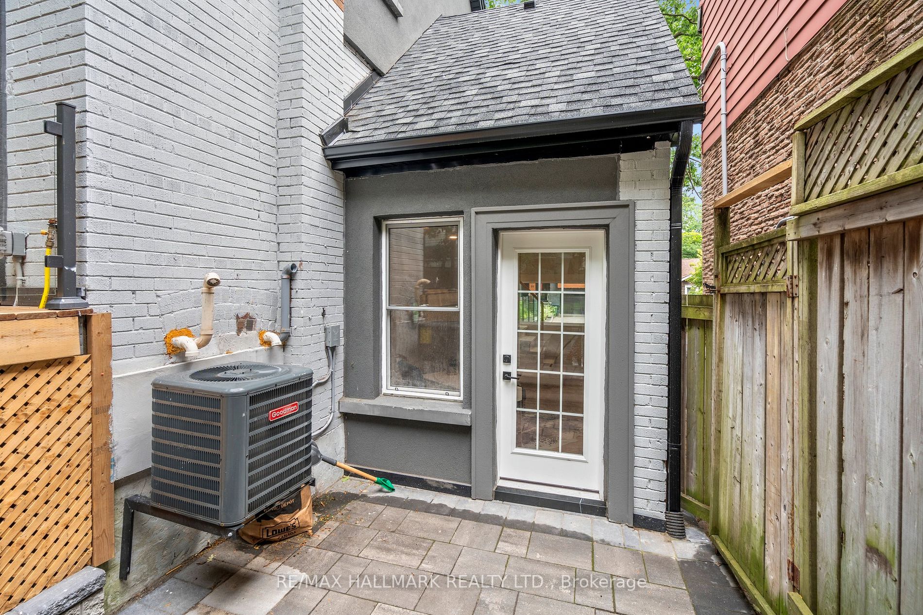 28 Pine Avenue