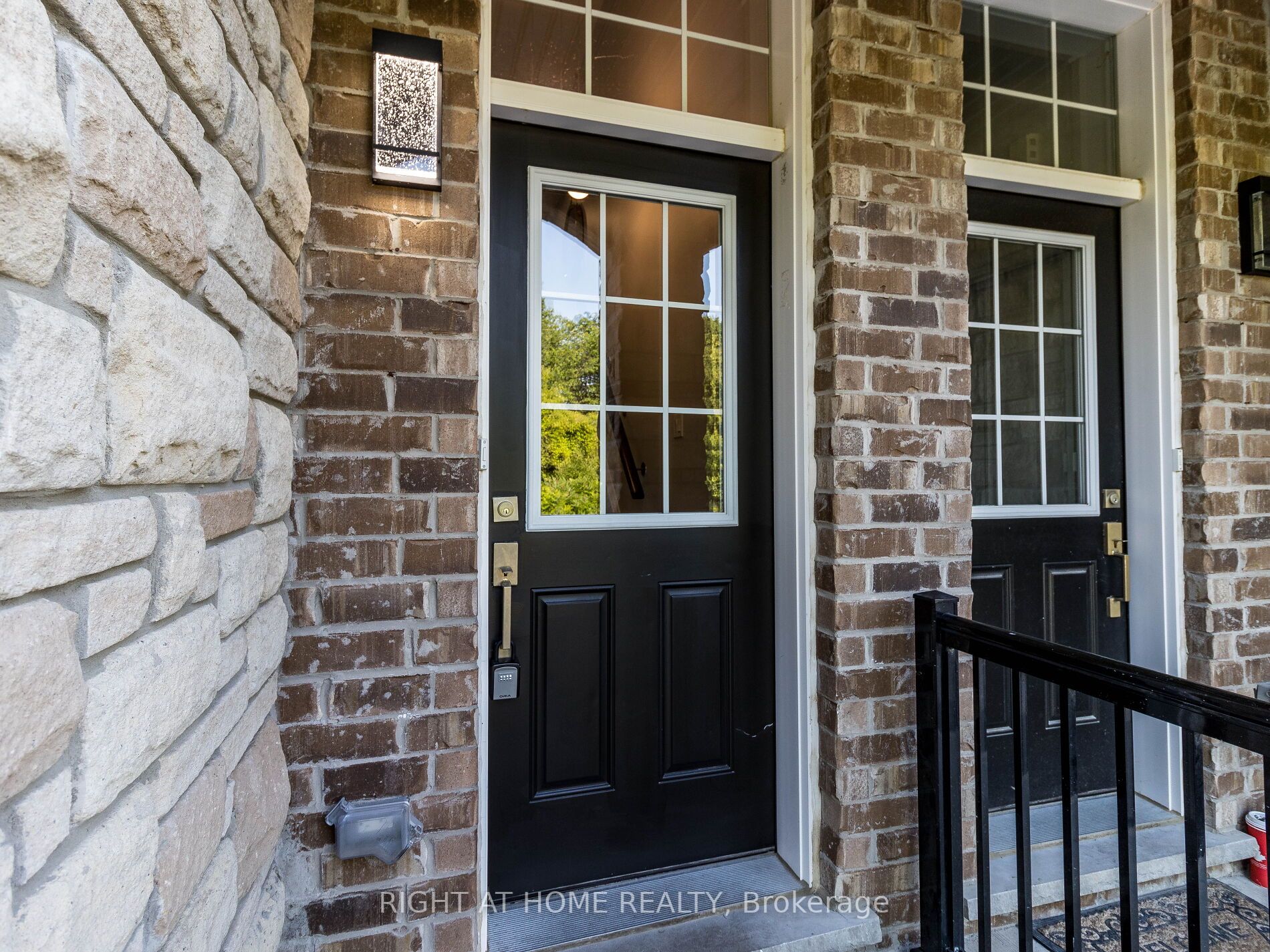 210 London Lane