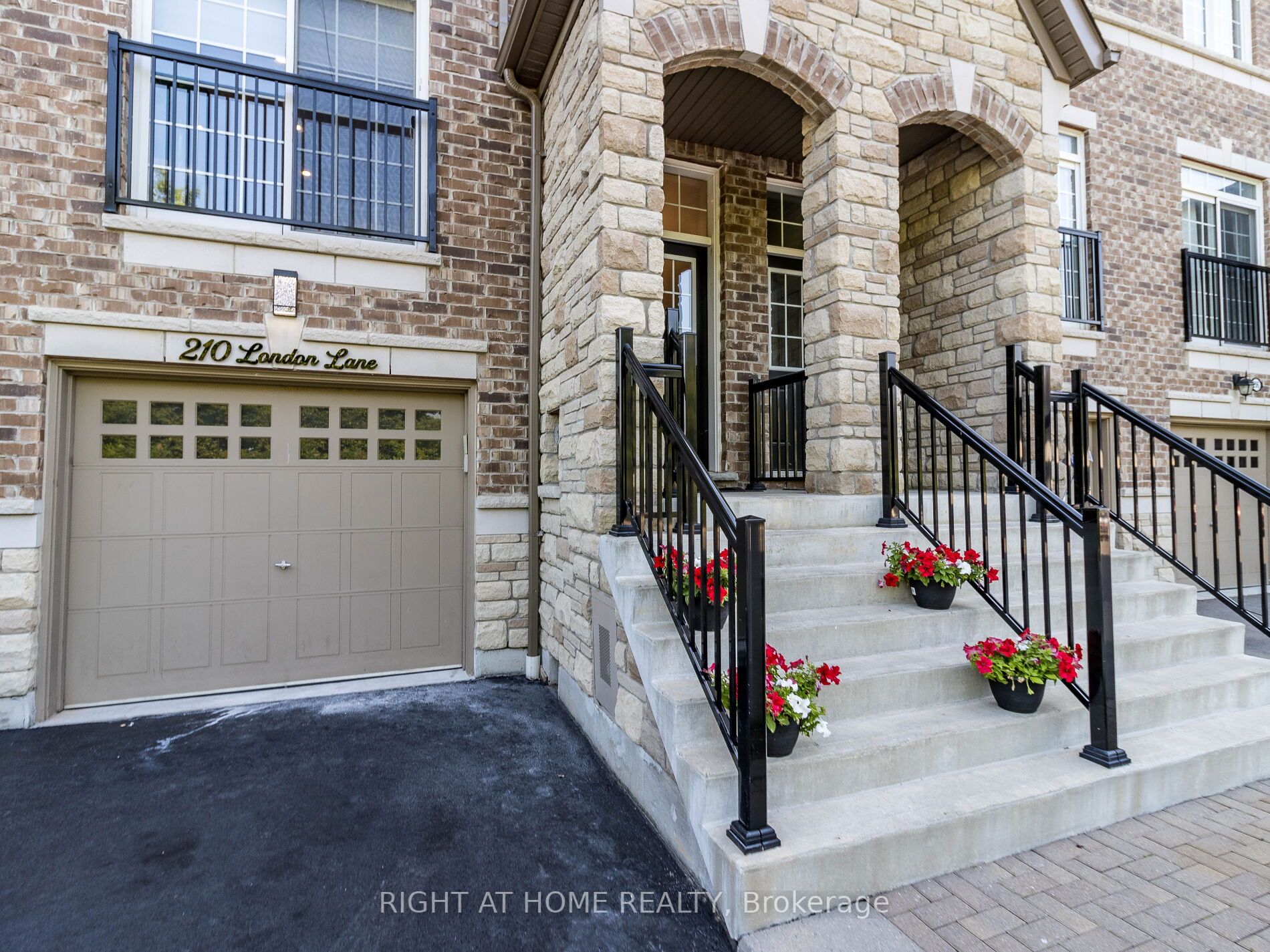 210 London Lane