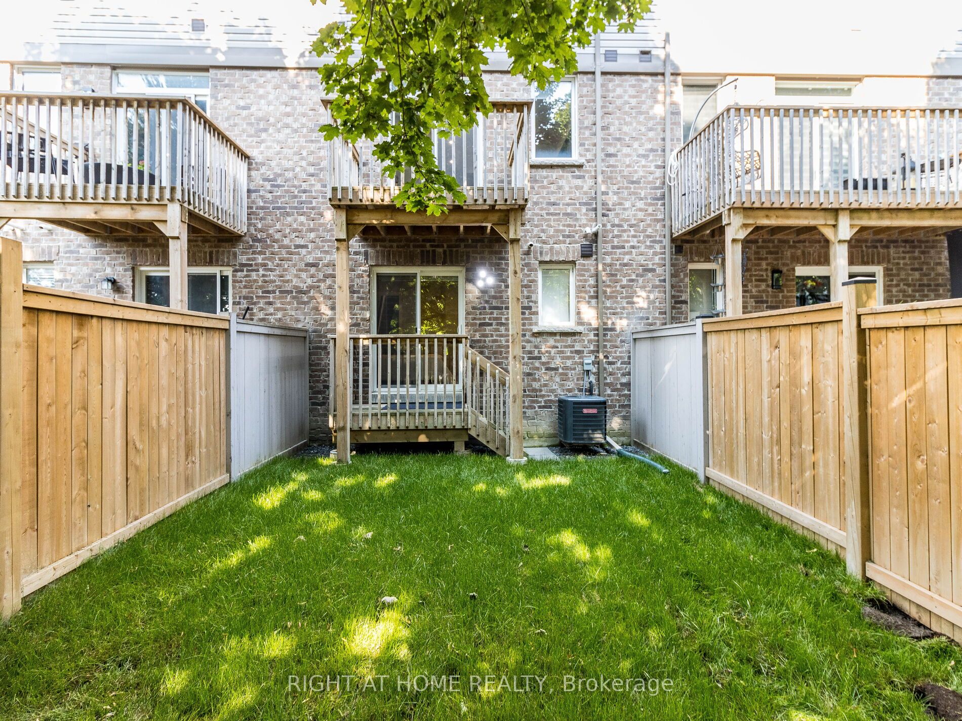 210 London Lane