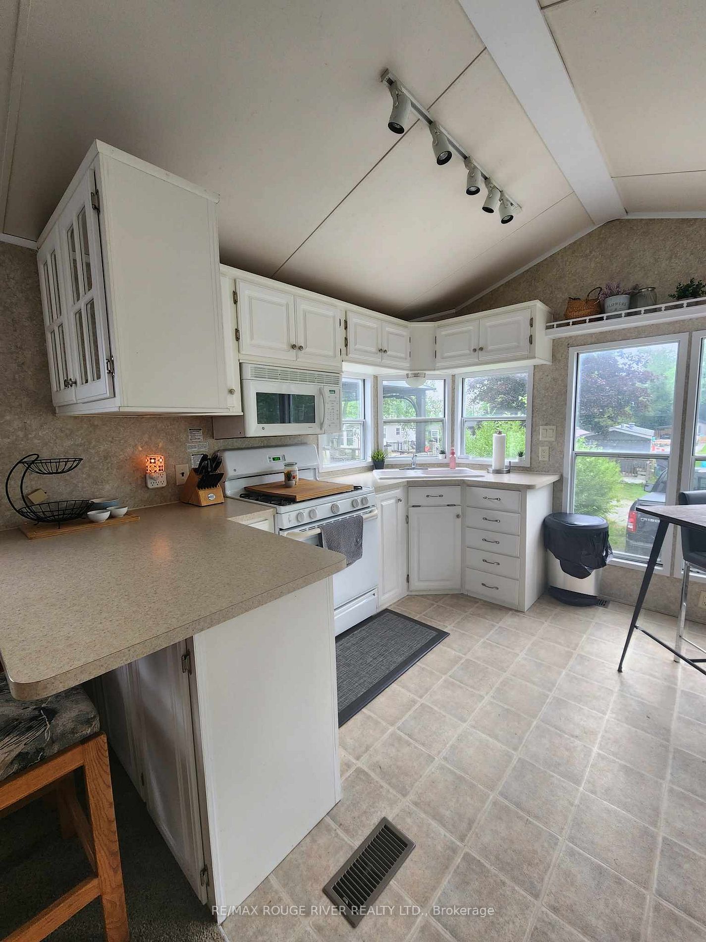 225 Platten Blvd, #215