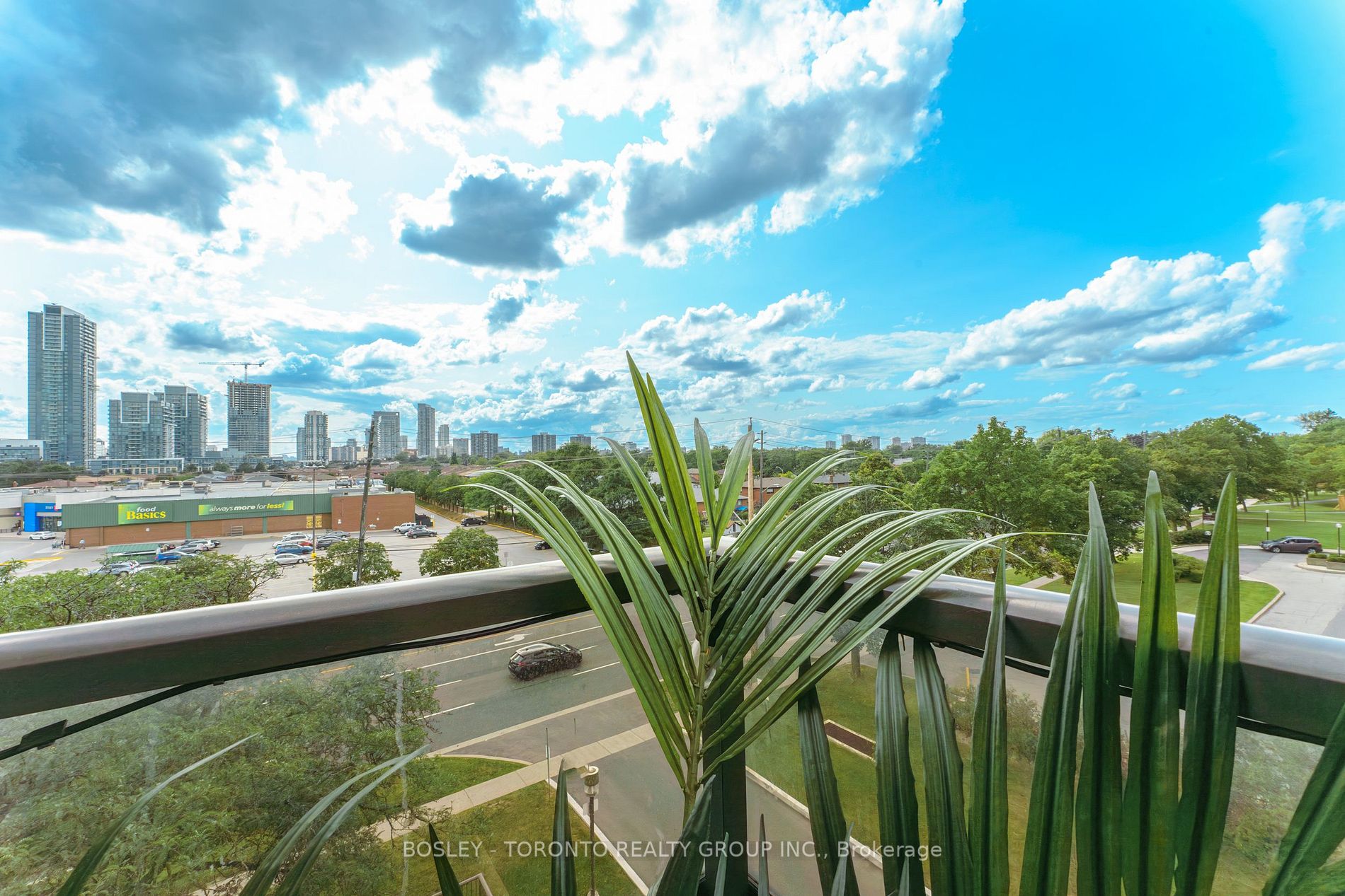 2721 Victoria Park Avenue, #506
