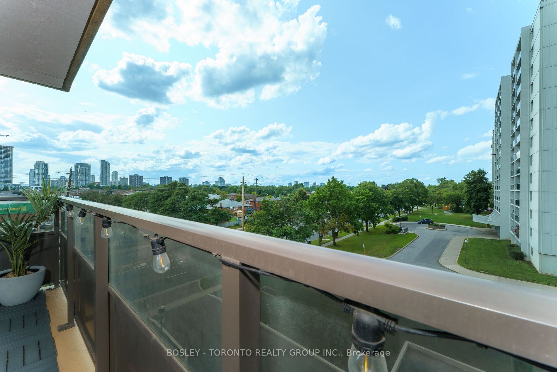 2721 Victoria Park Avenue, #506