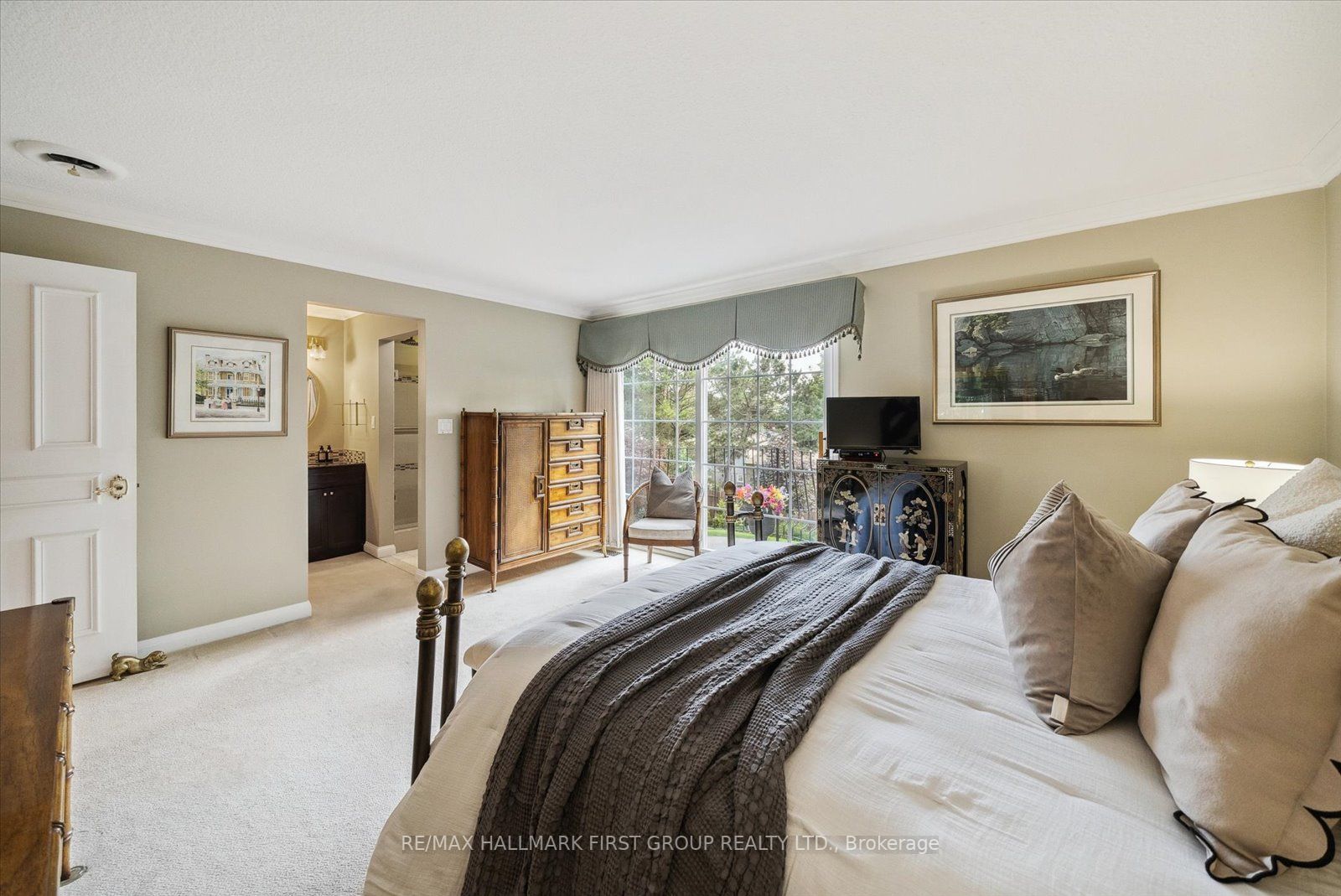 8 Crawford Dr