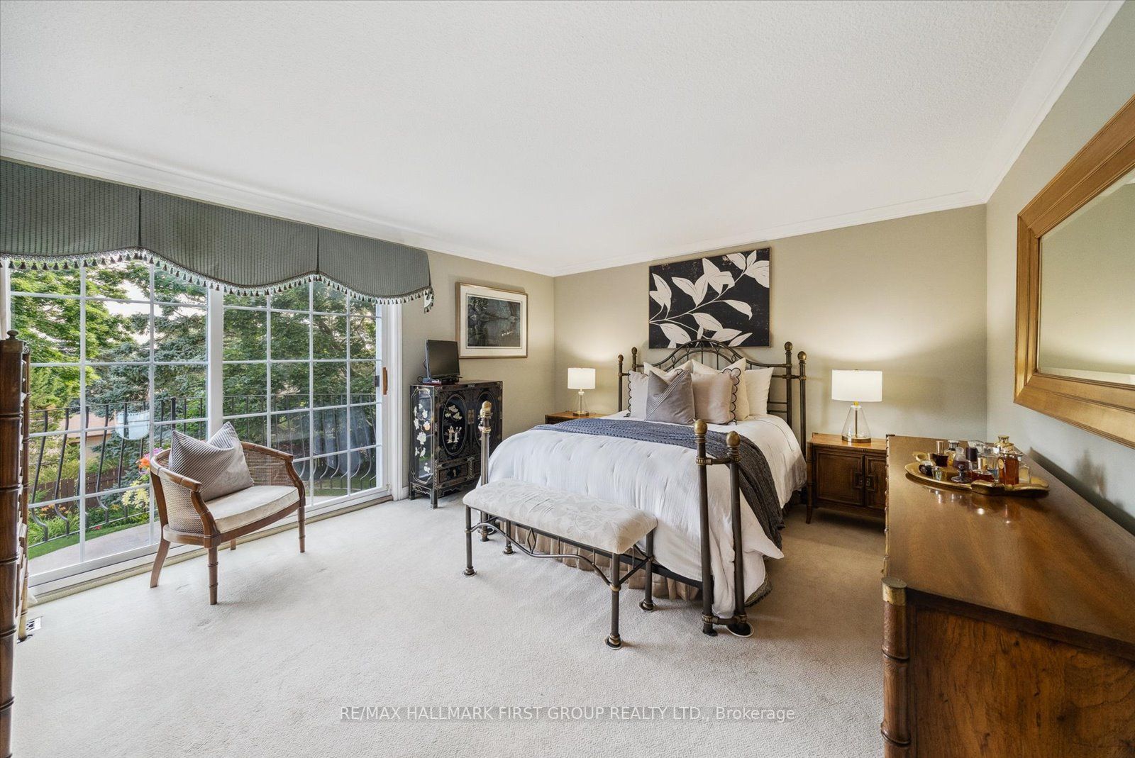 8 Crawford Dr