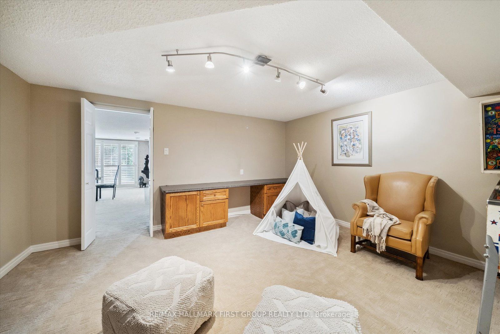 8 Crawford Dr