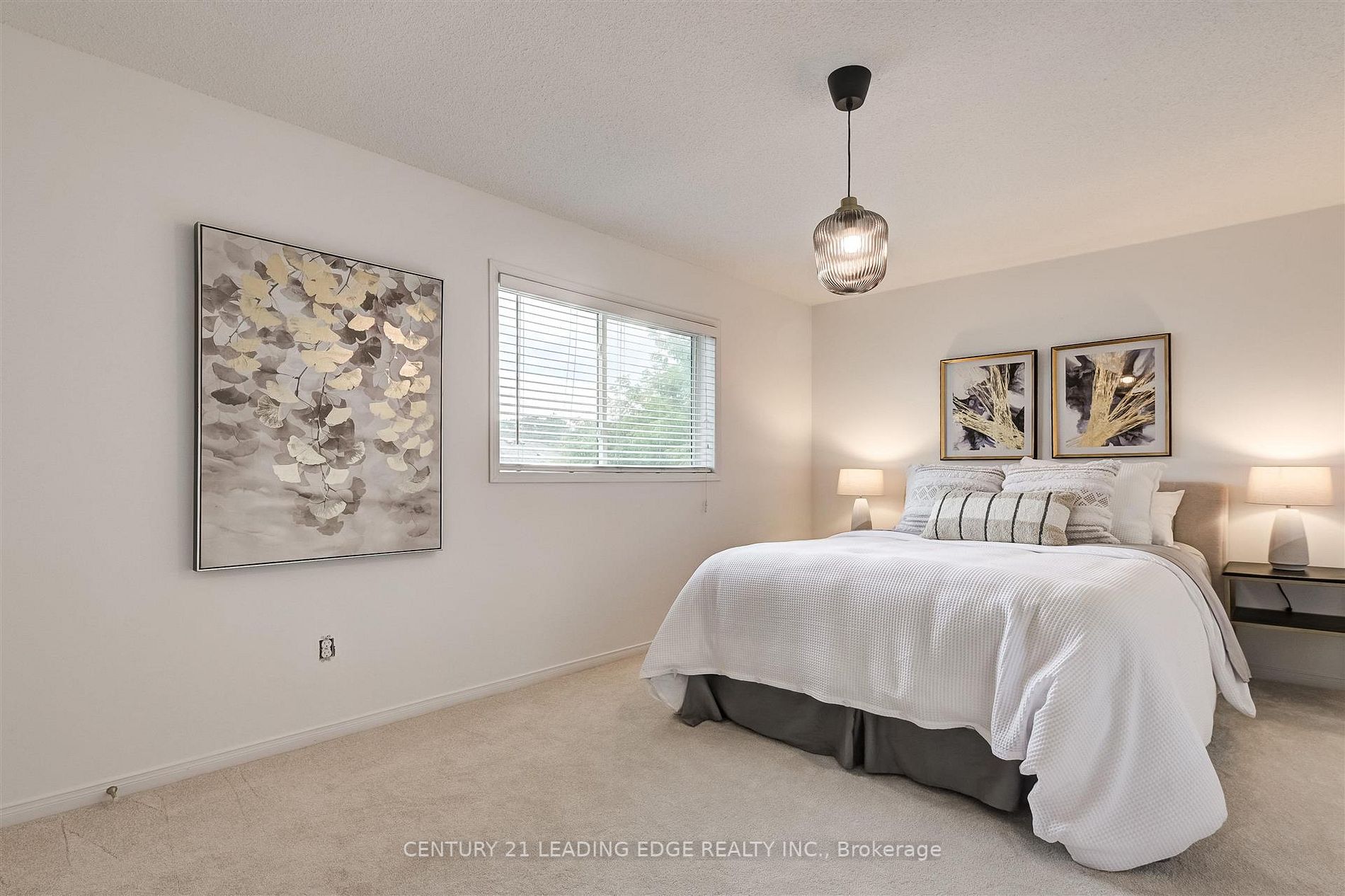 215 Andona Crescent