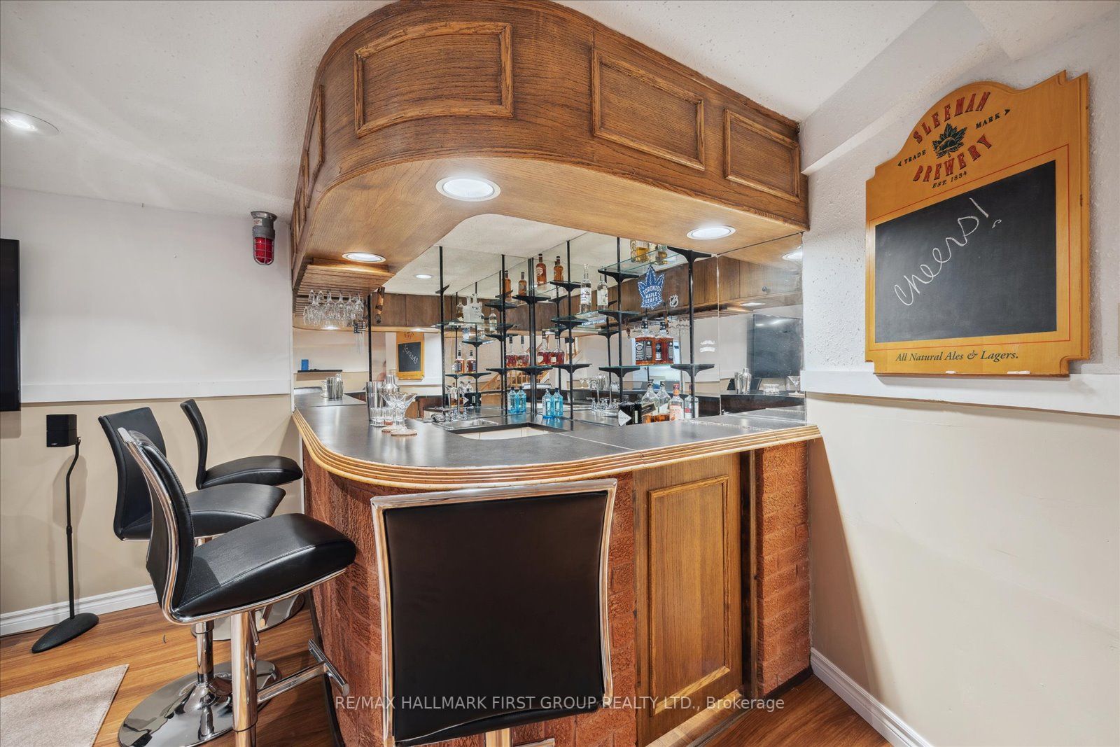 19 Farrow Cres