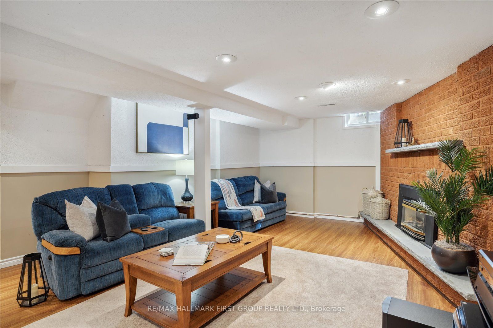 19 Farrow Cres