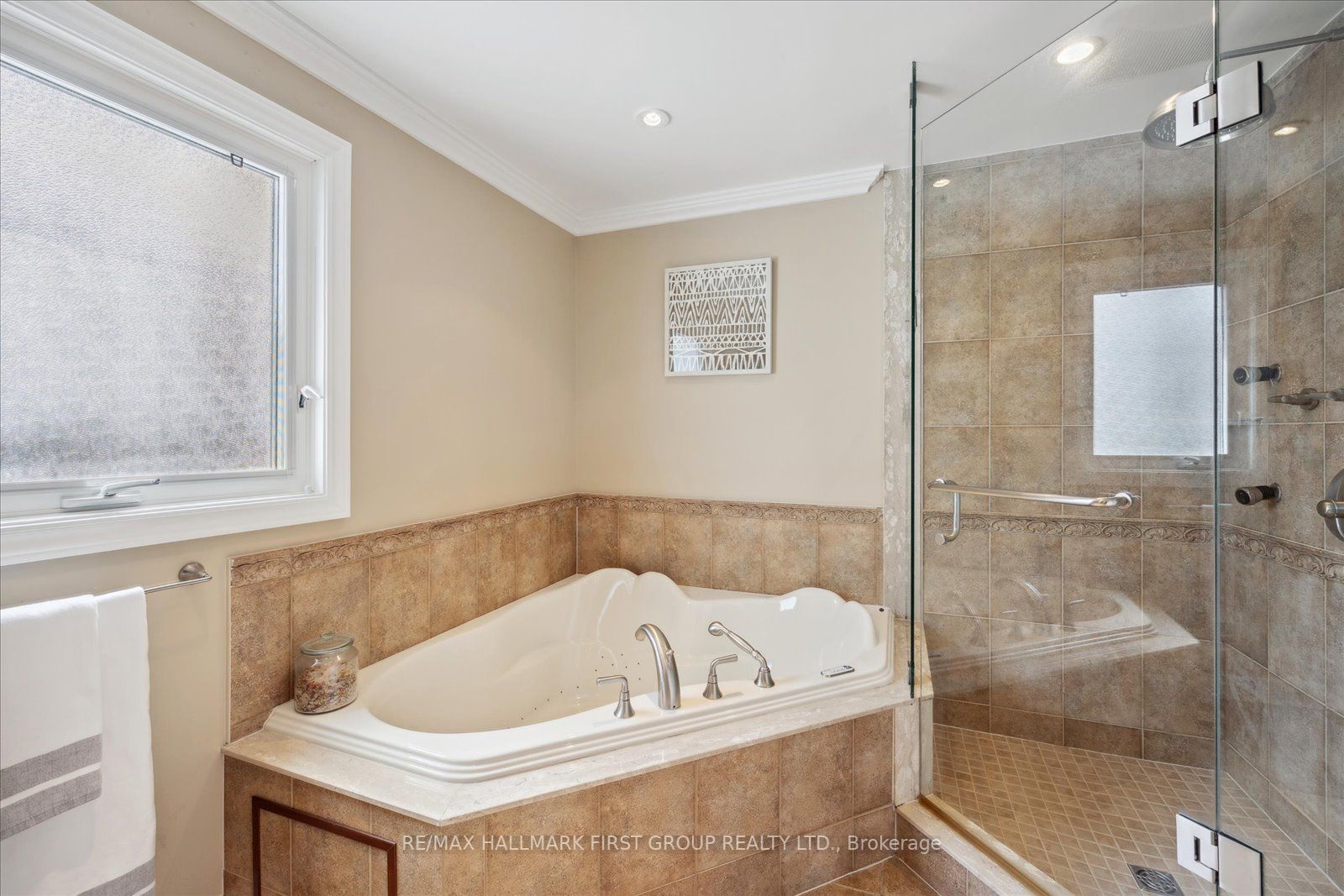 19 Farrow Cres