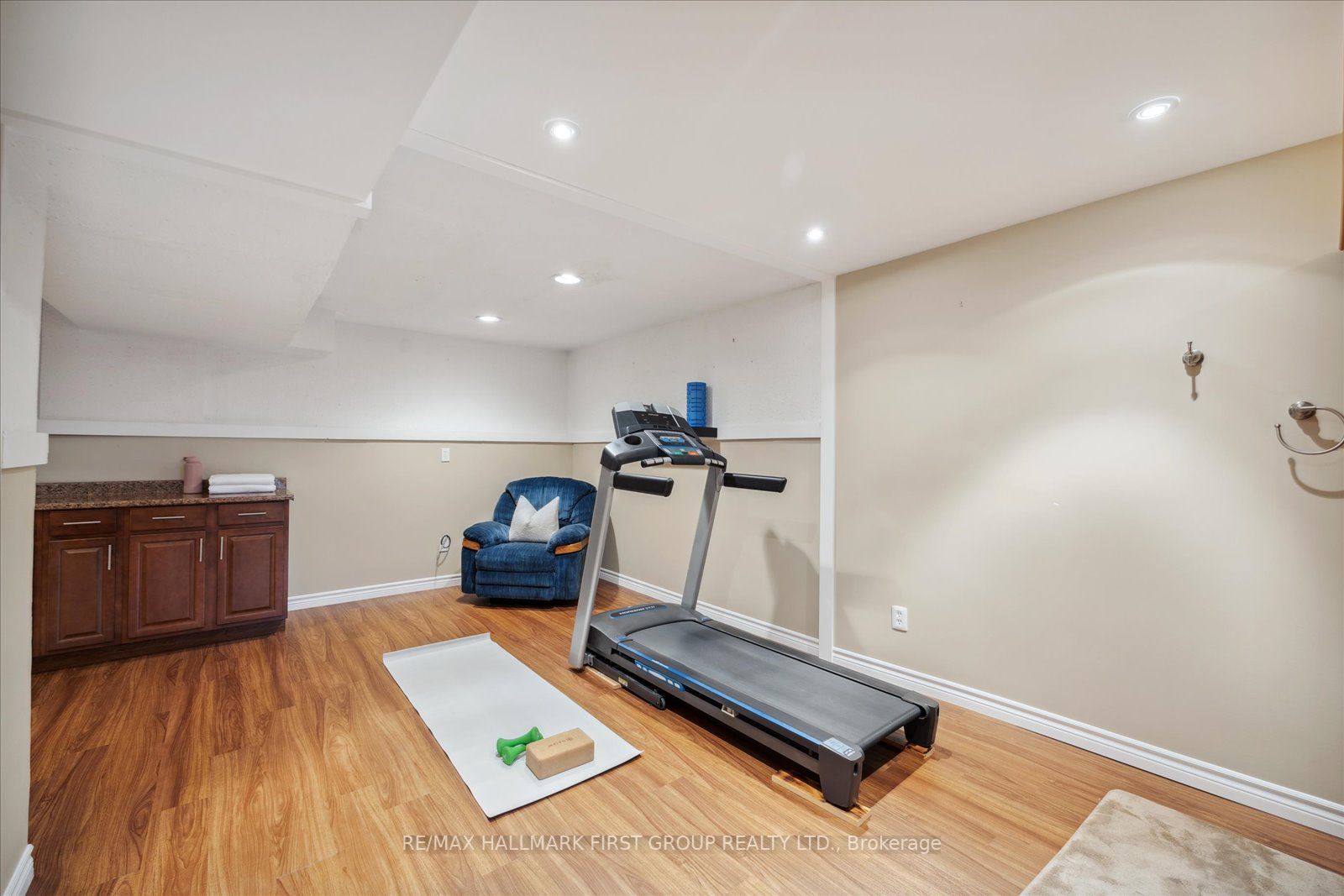 19 Farrow Cres