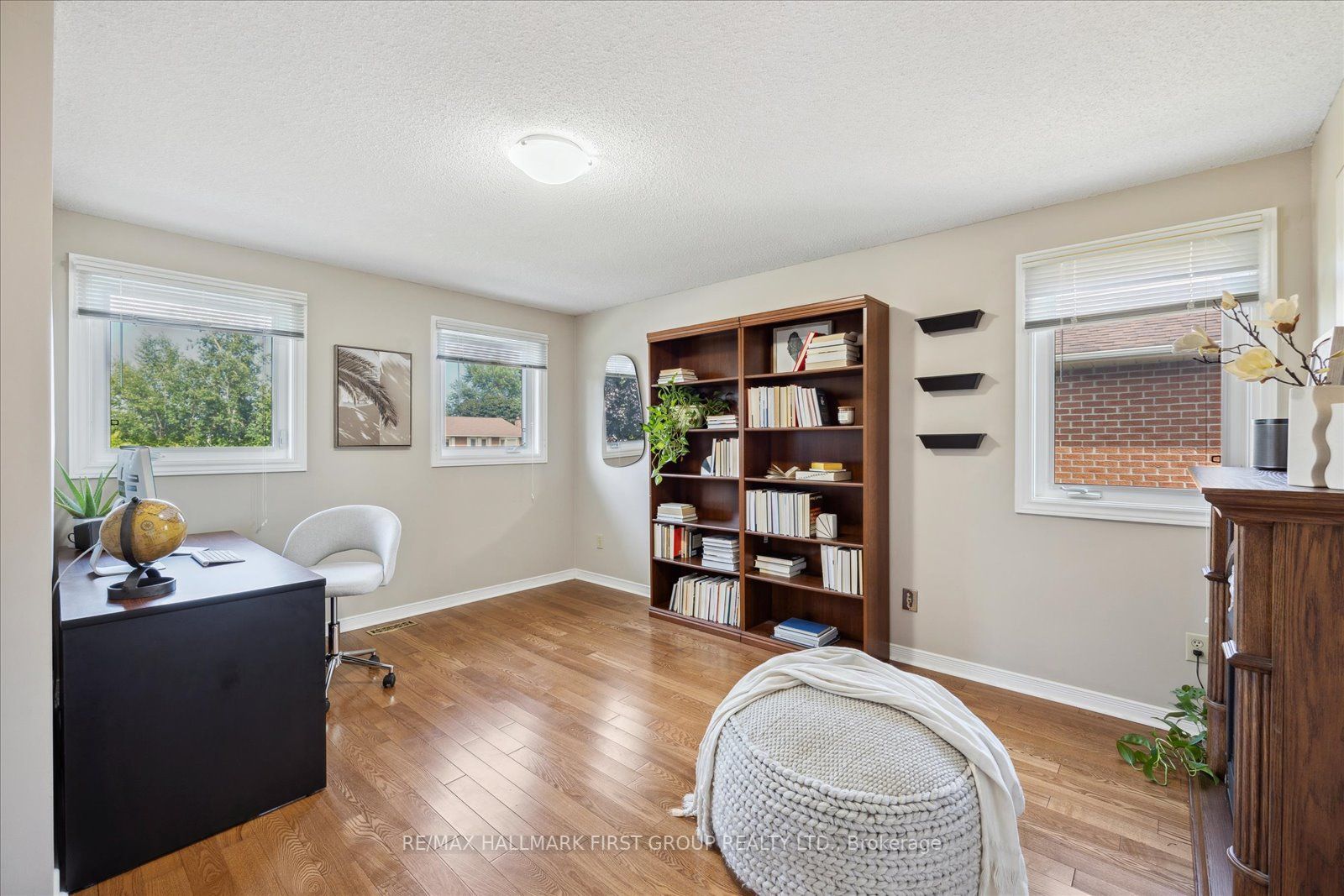 19 Farrow Cres