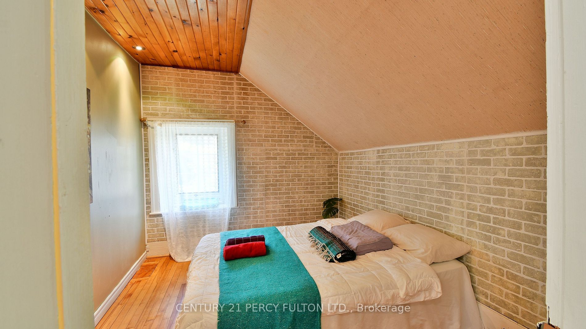 2319 Wildwood Cres
