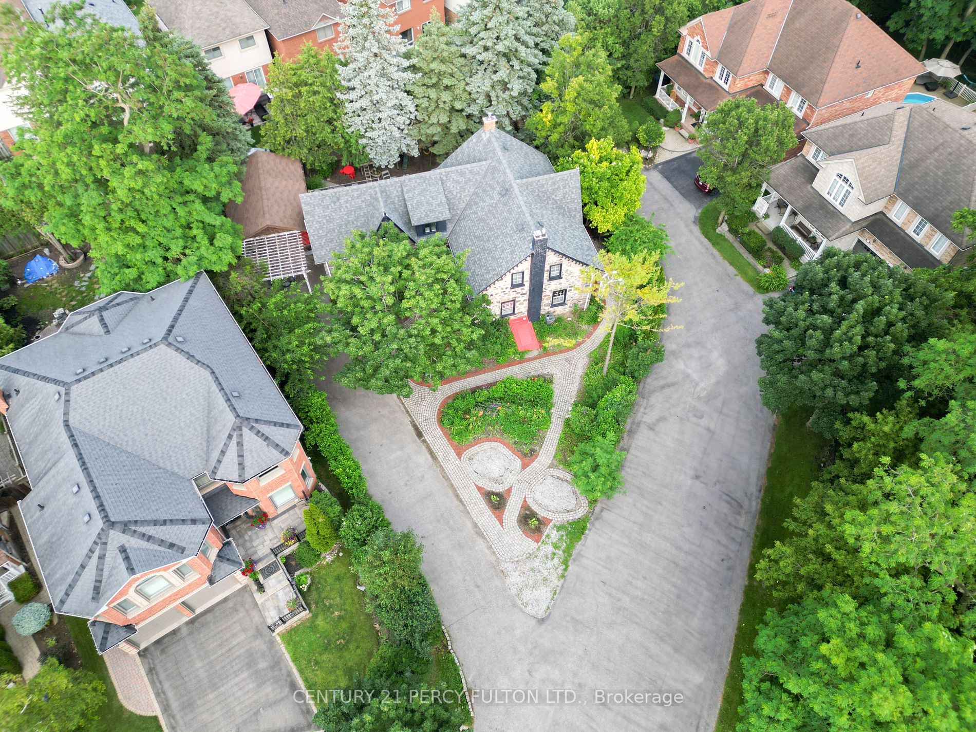 2319 Wildwood Cres