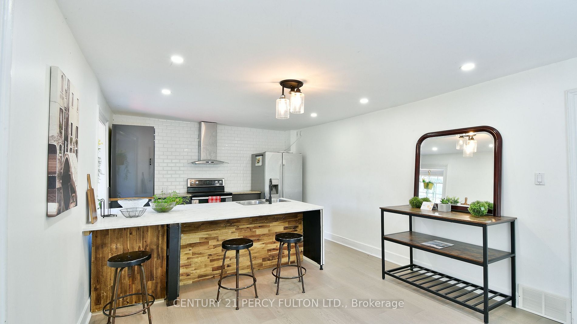 2319 Wildwood Cres