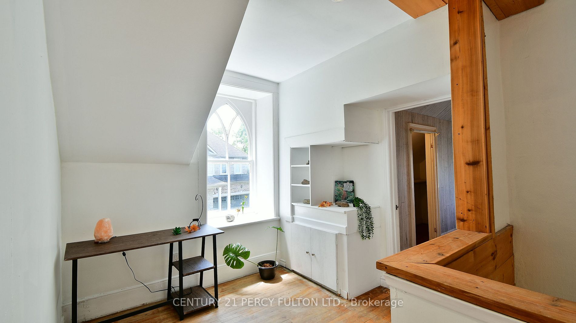 2319 Wildwood Cres