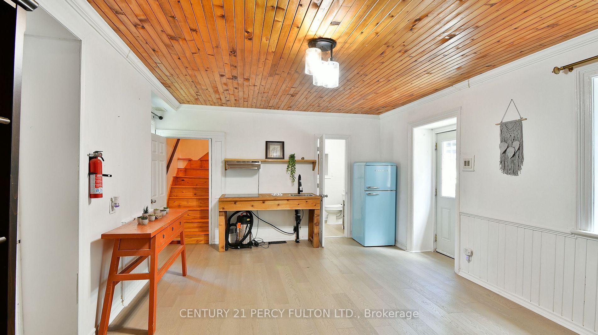 2319 Wildwood Cres