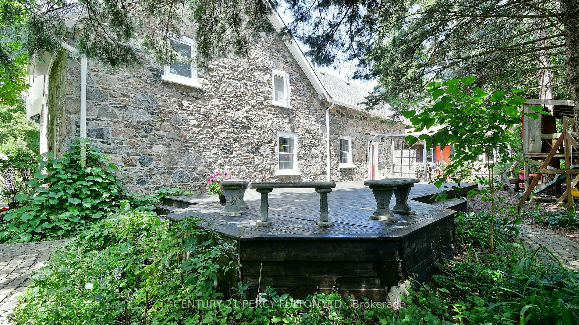 2319 Wildwood Cres