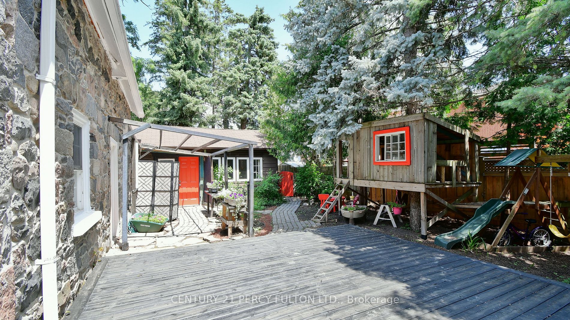 2319 Wildwood Cres