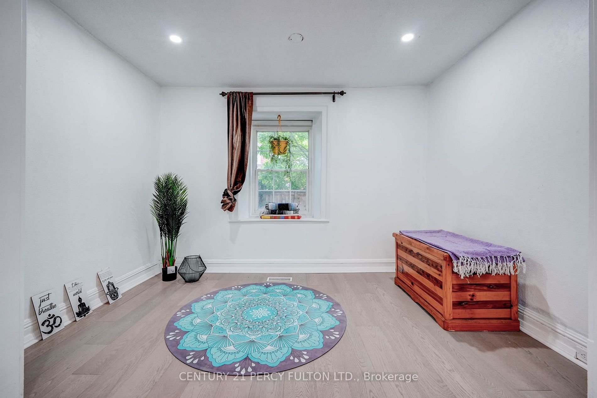 2319 Wildwood Cres