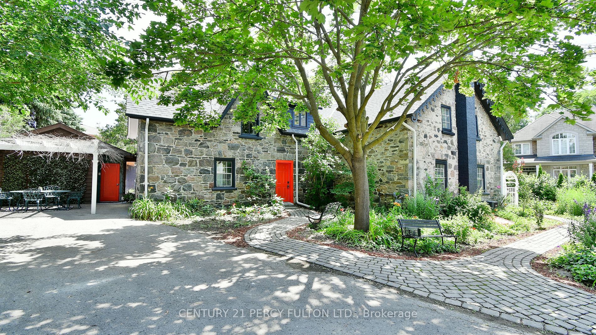 2319 Wildwood Cres