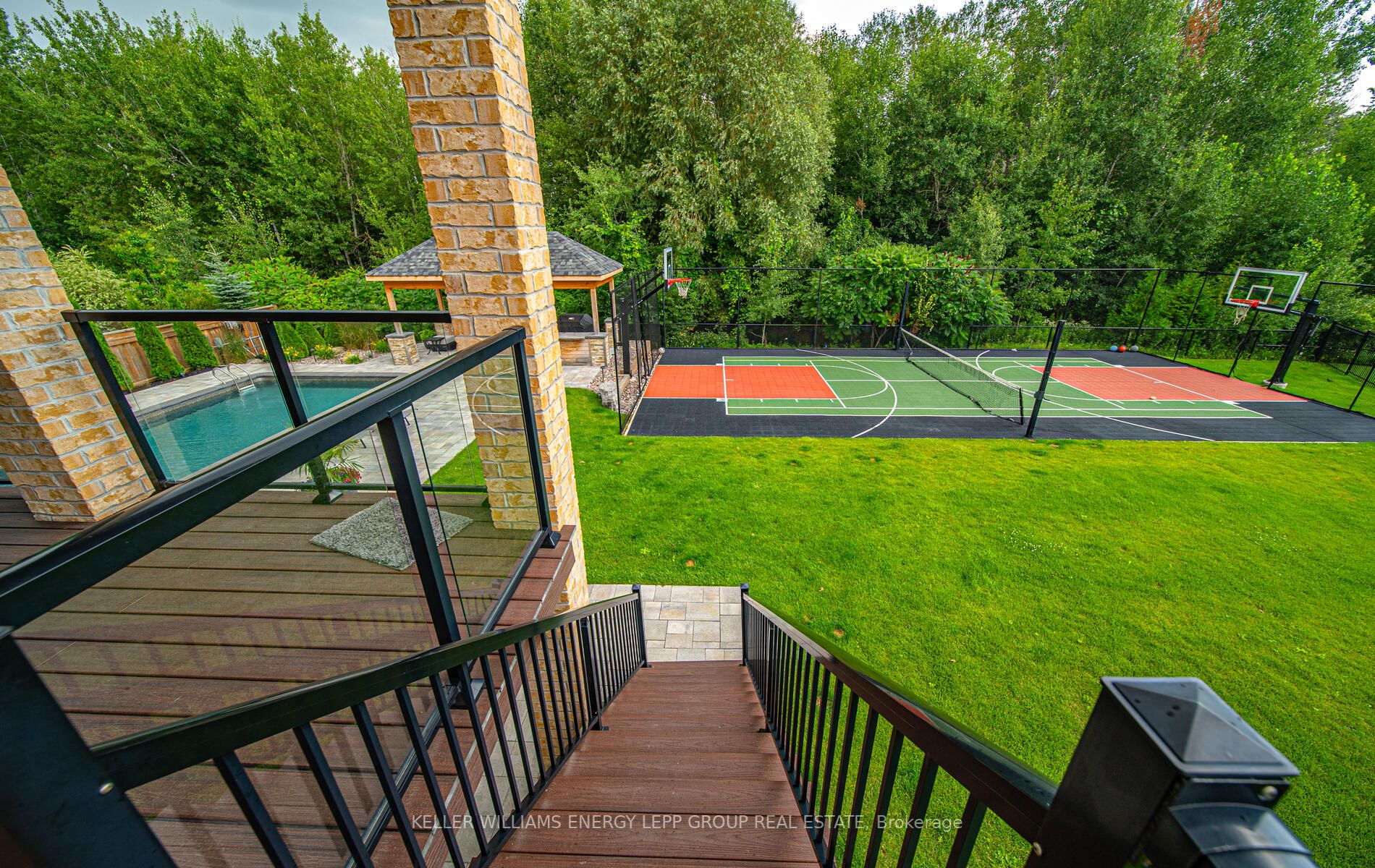 10 Donwoods Cres
