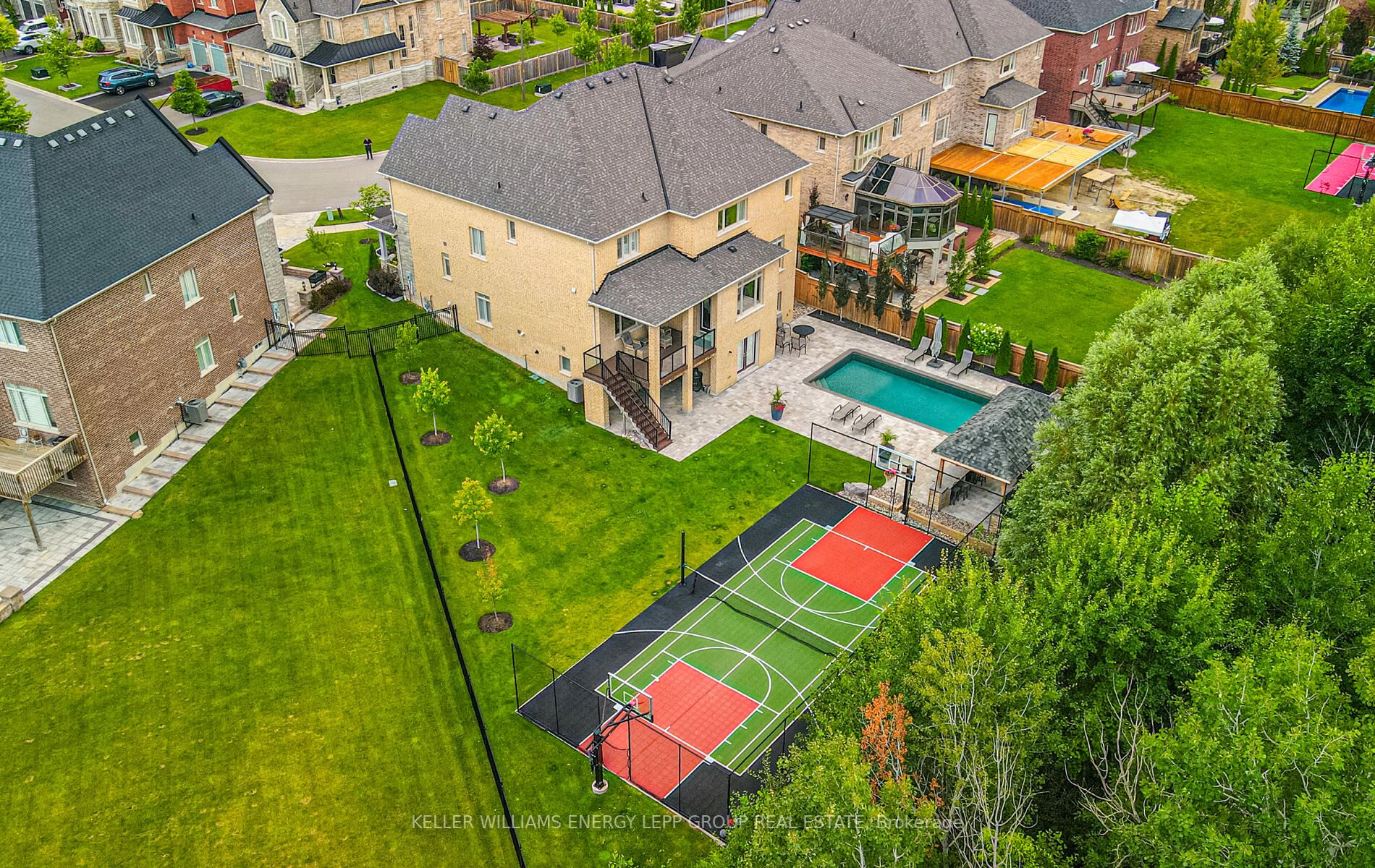 10 Donwoods Cres